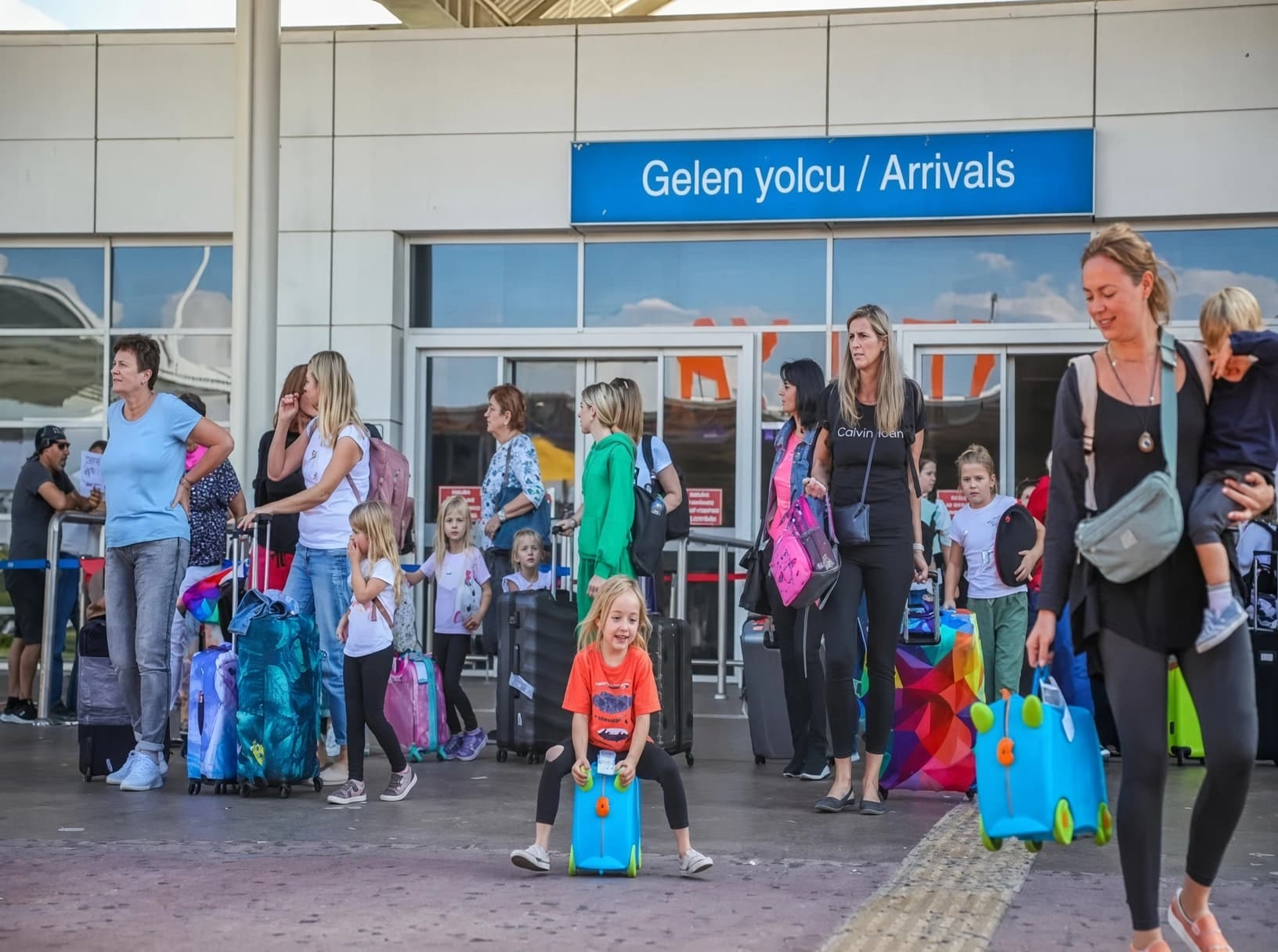 Antalya'ya gelen turistler. / Foto: DHA