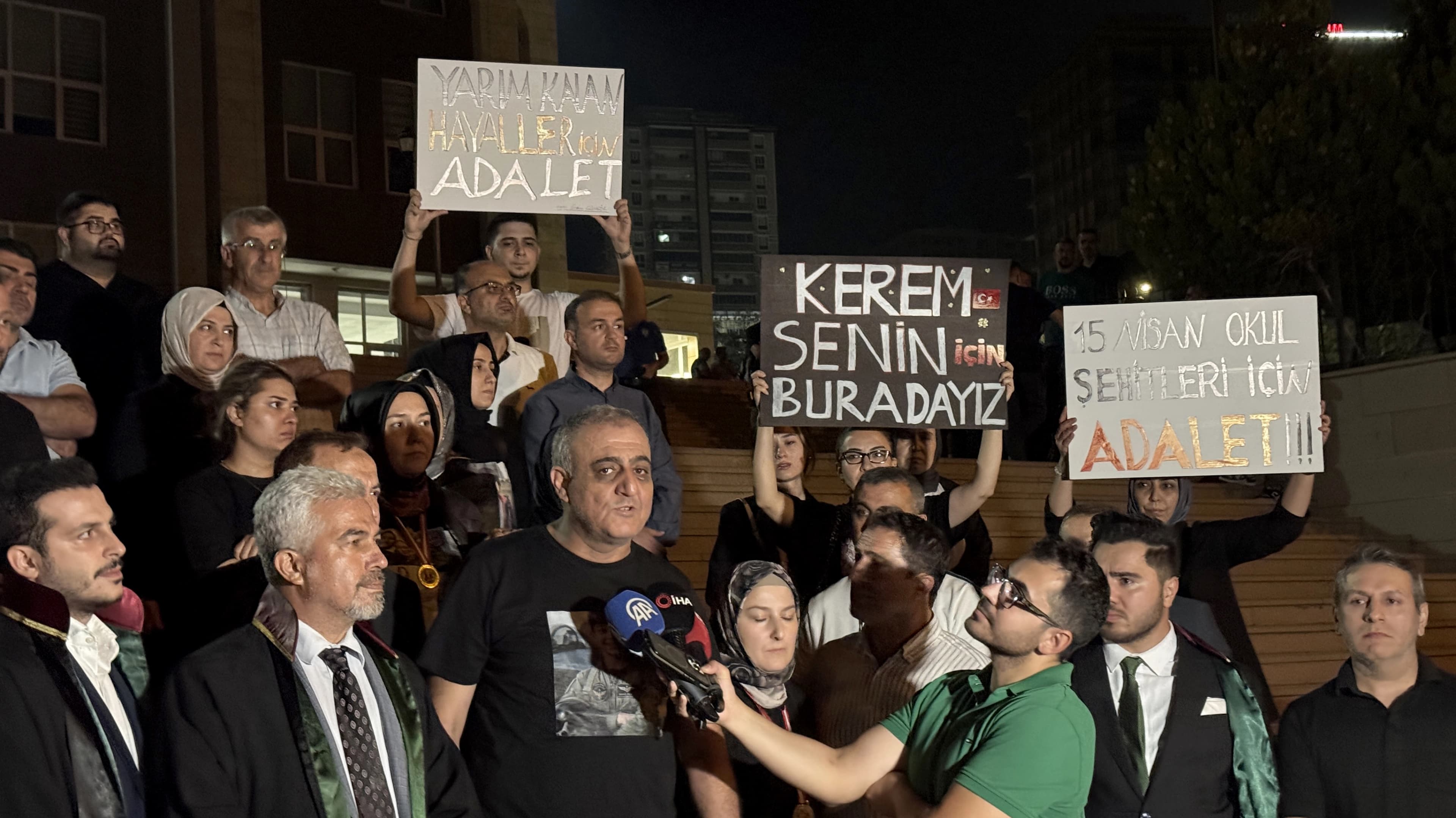 10 kişinin öldüğü okul saldırısı davasında anne tahliye edildi, aileler tepki gösterdi