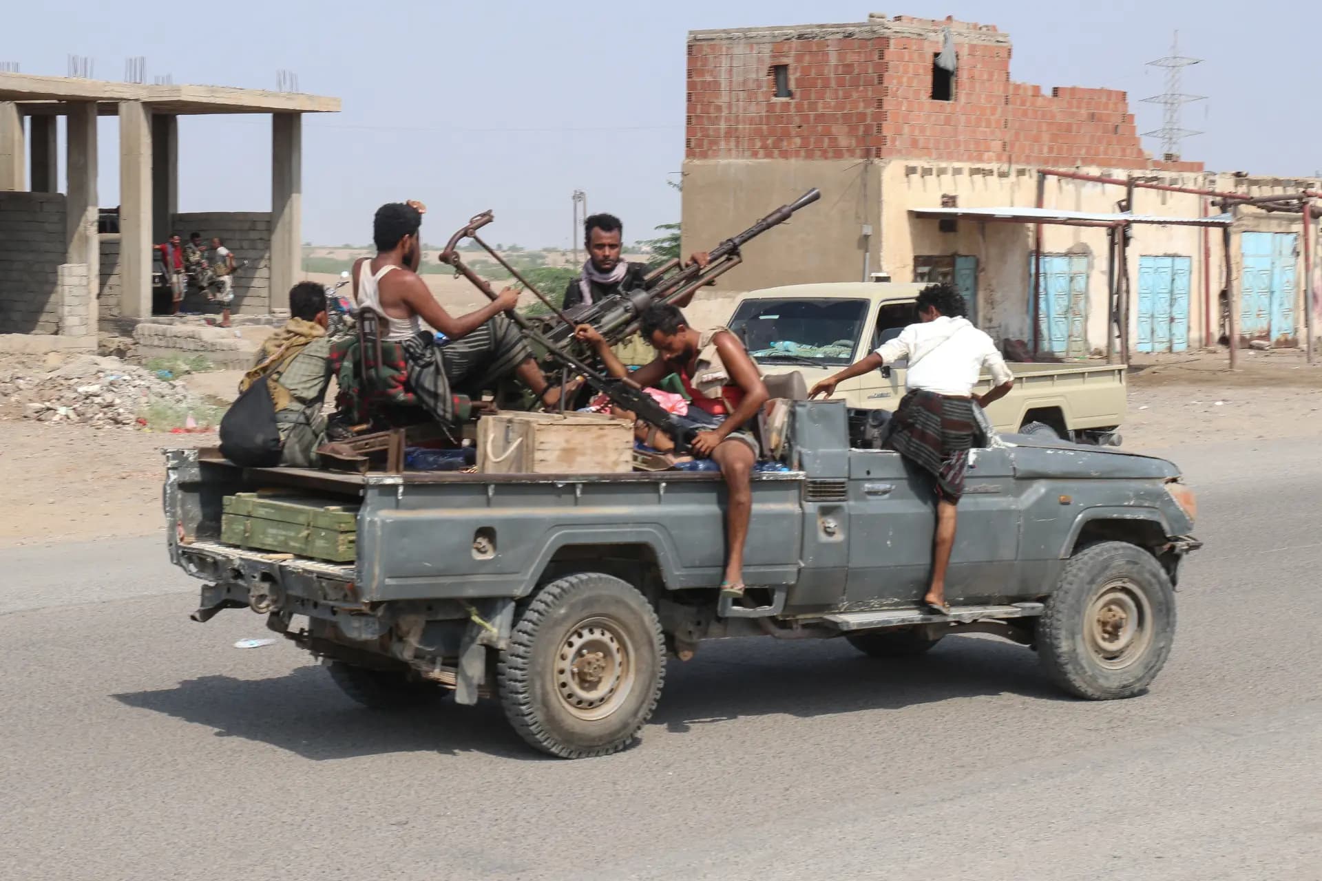 Yemen'de çatışmalar şiddetlendi: Ez az 60 ölü