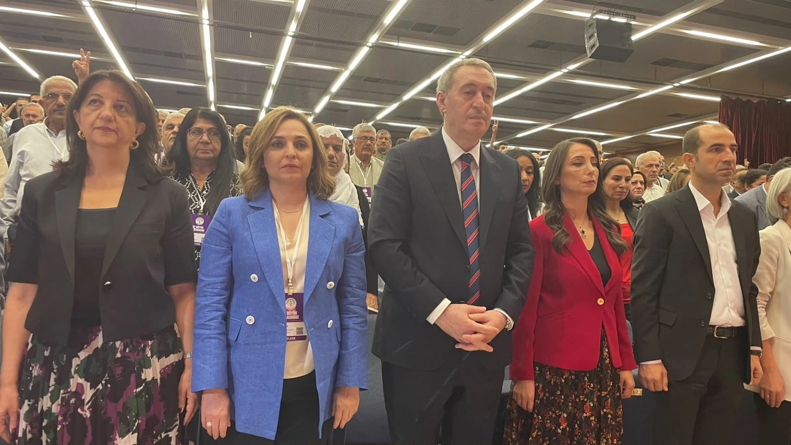 DEM Partiyê kongreya xwe li dar xist: Çav li kongreya adarê ne