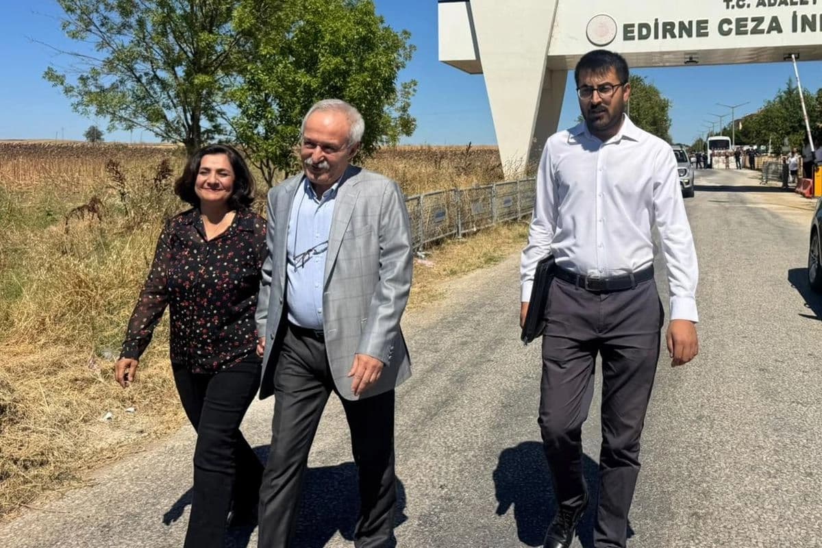 هاوسەرۆکی پێشووی گەورەشارەوانیی ئامەد ئازاد کرا