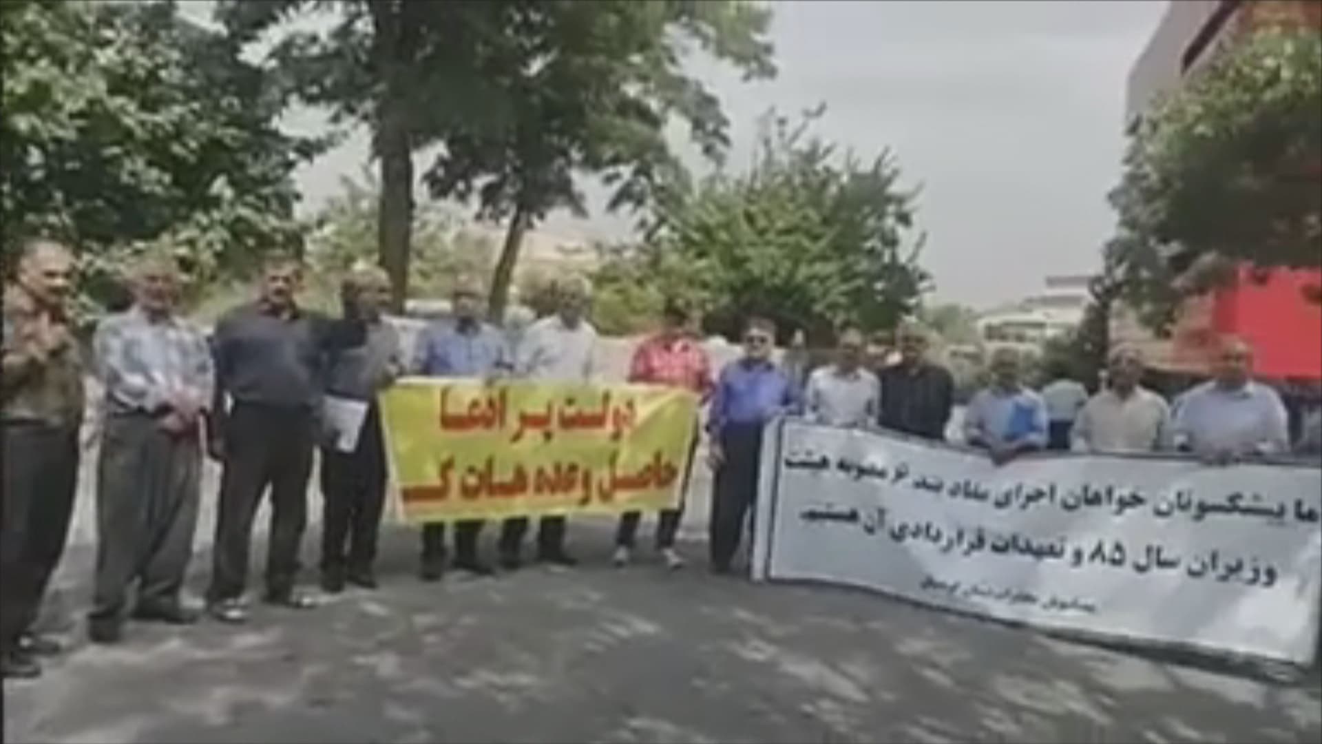 خانەنشینان و کرێکارانی رۆژهەڵاتی کوردستان دژی سەختیی ژیانیان گردبوونەوە