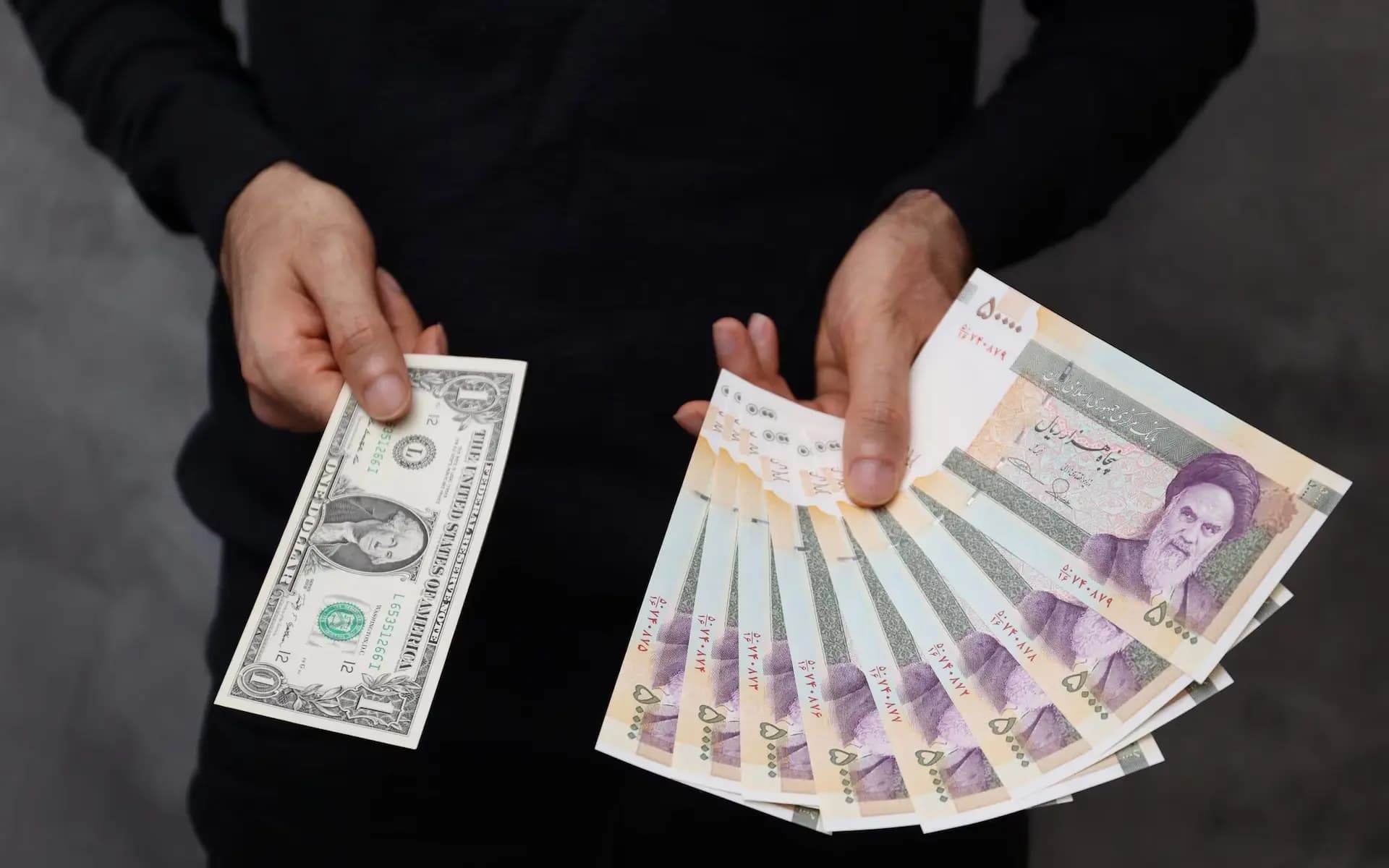 یەک دۆلار بە نزیکەی 235 هەزار تمەن مامەڵەی پێوەدەکرێت