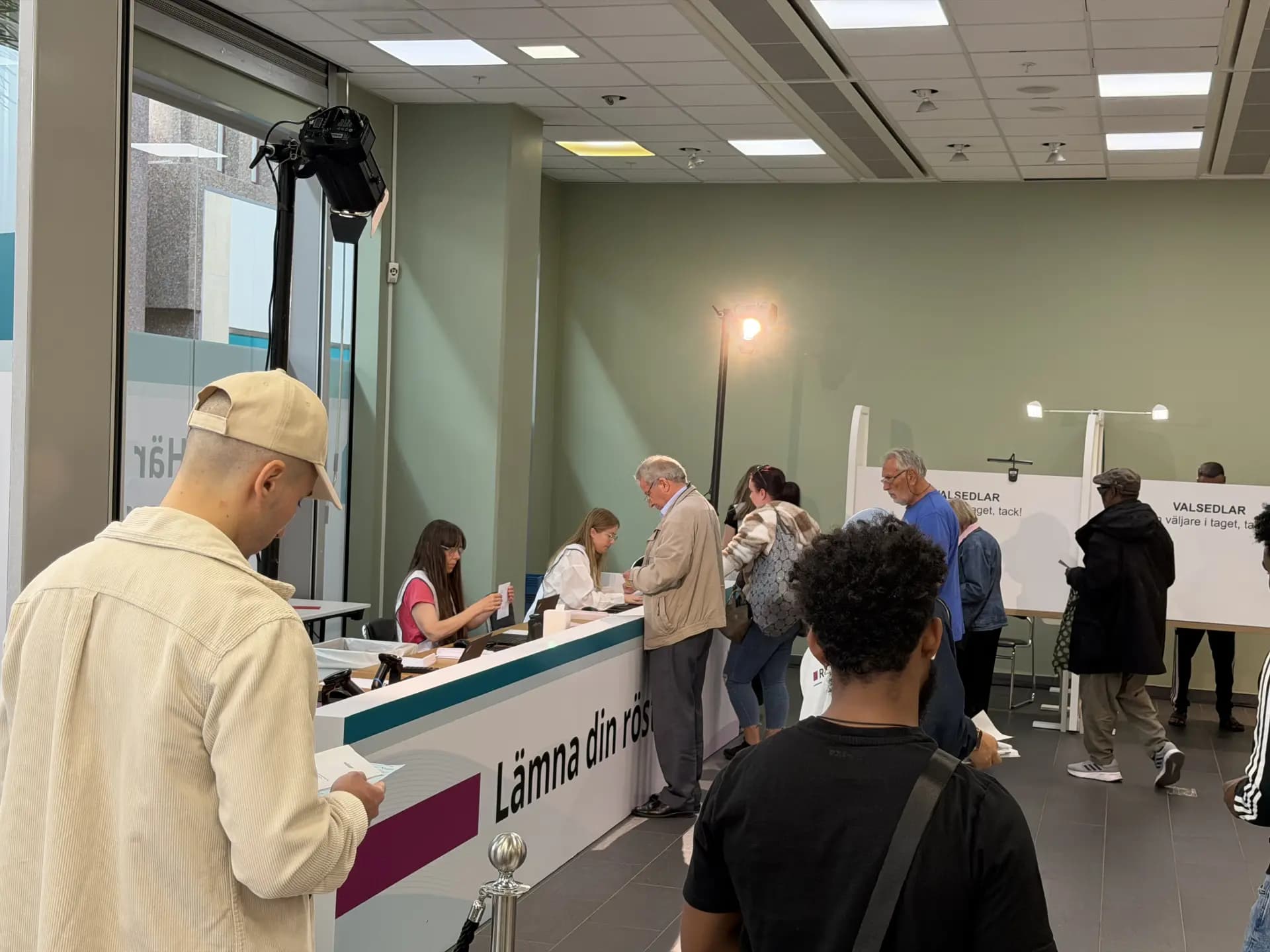 Li Swêdê xelk ji bo hilbijartinên giştî diçe ser sindoqan