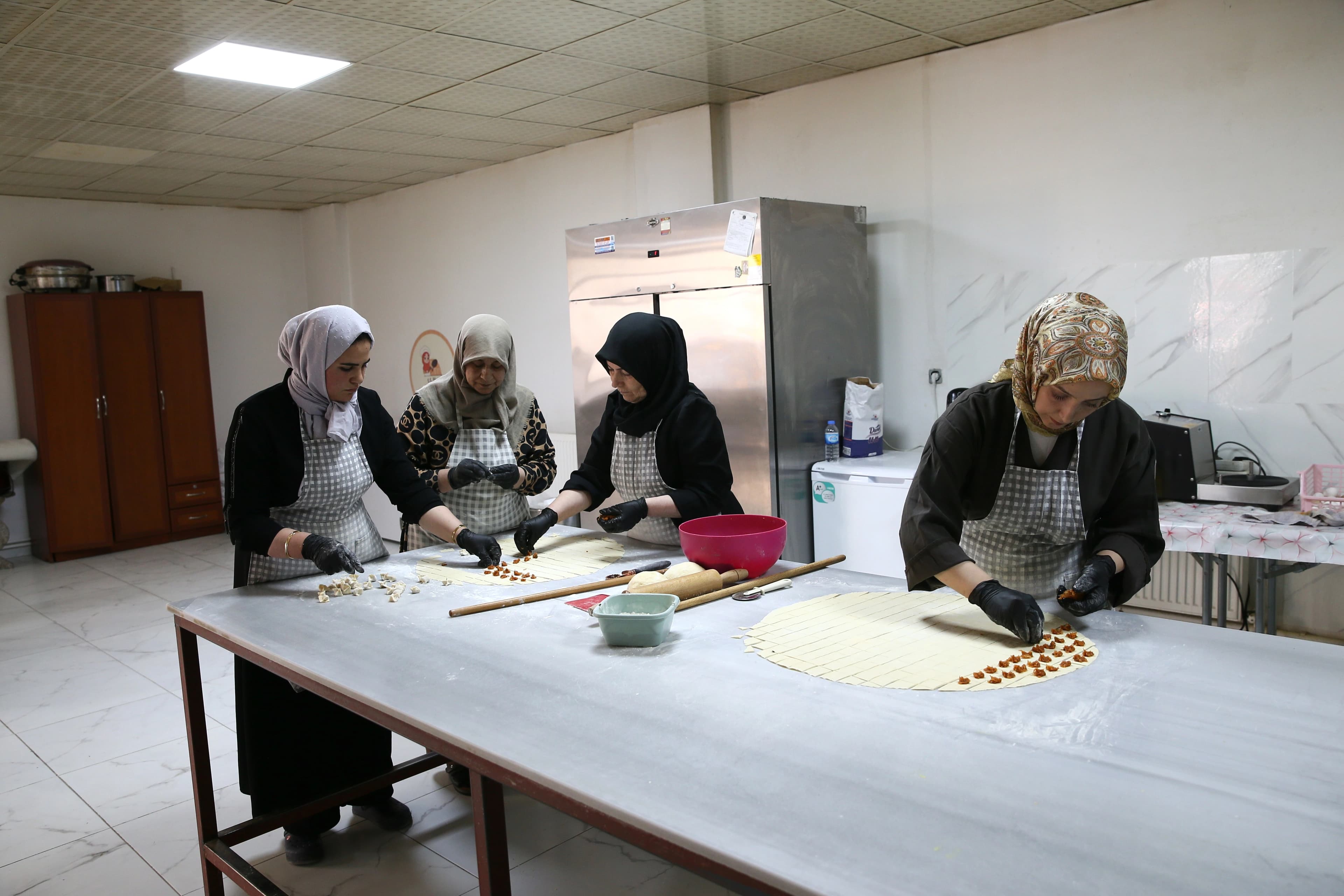 Li Mûşê 7 jinan mil dan hev û dikana xwarinên herêmî vekir