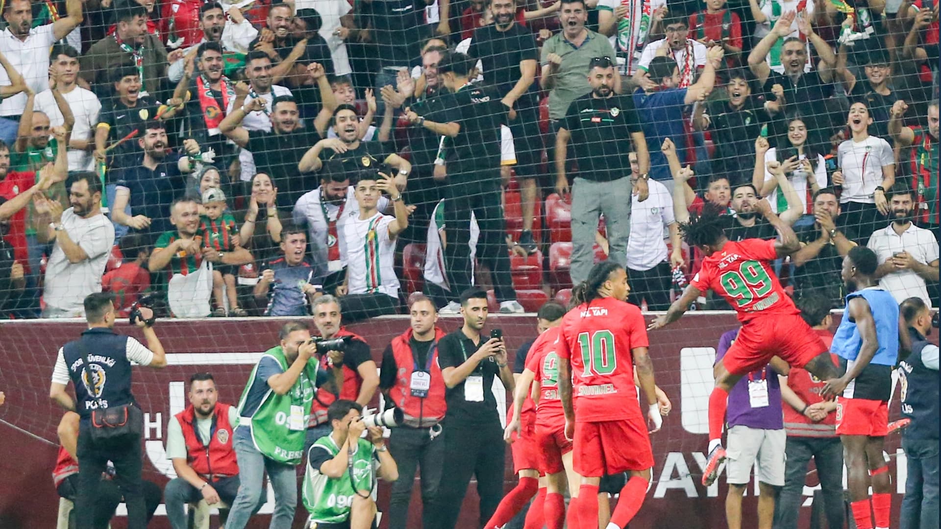 Amedsporê li mala xwe Başakşehîr perçiqand: 5-0