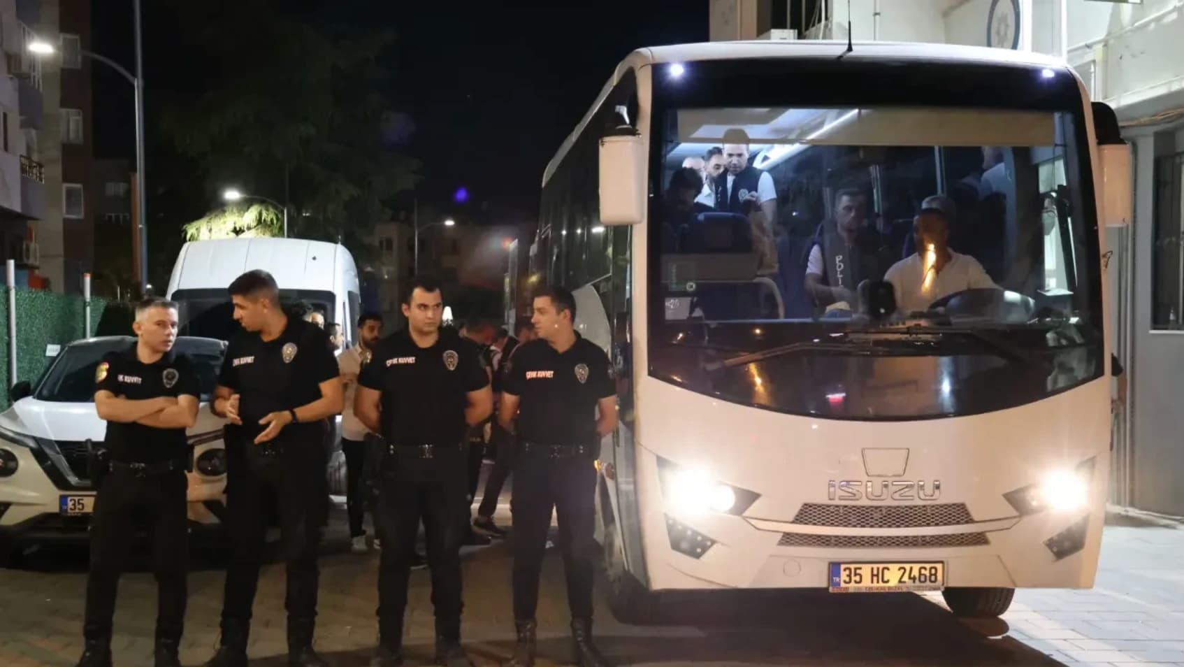 Seferihisar Belediyesi operasyonunda gözaltına 47 şüpheli adliyeye sevk edildi