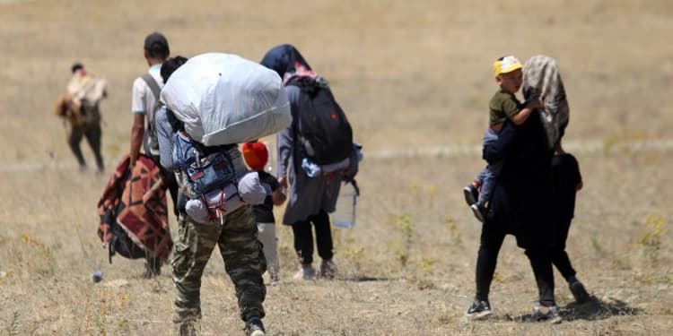 İran sınırında 17 Afgan göçmen susuzluktan can verdi