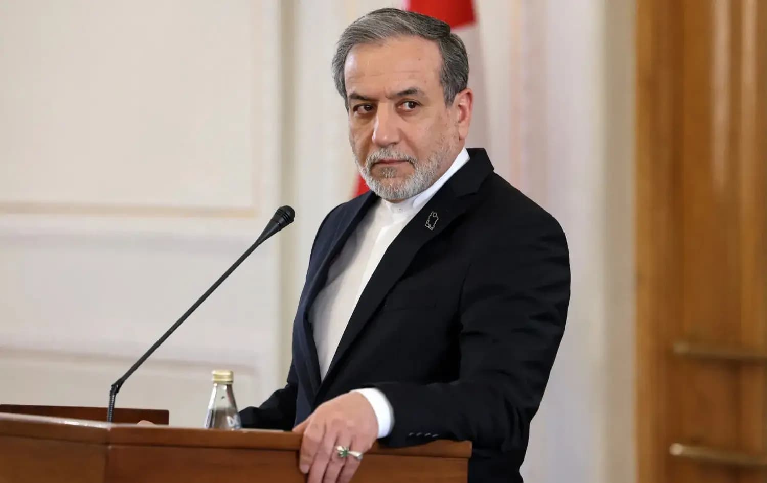 Ebas Eraqçî: Li bi sedan baregehên Amerîkayê hat xistin
