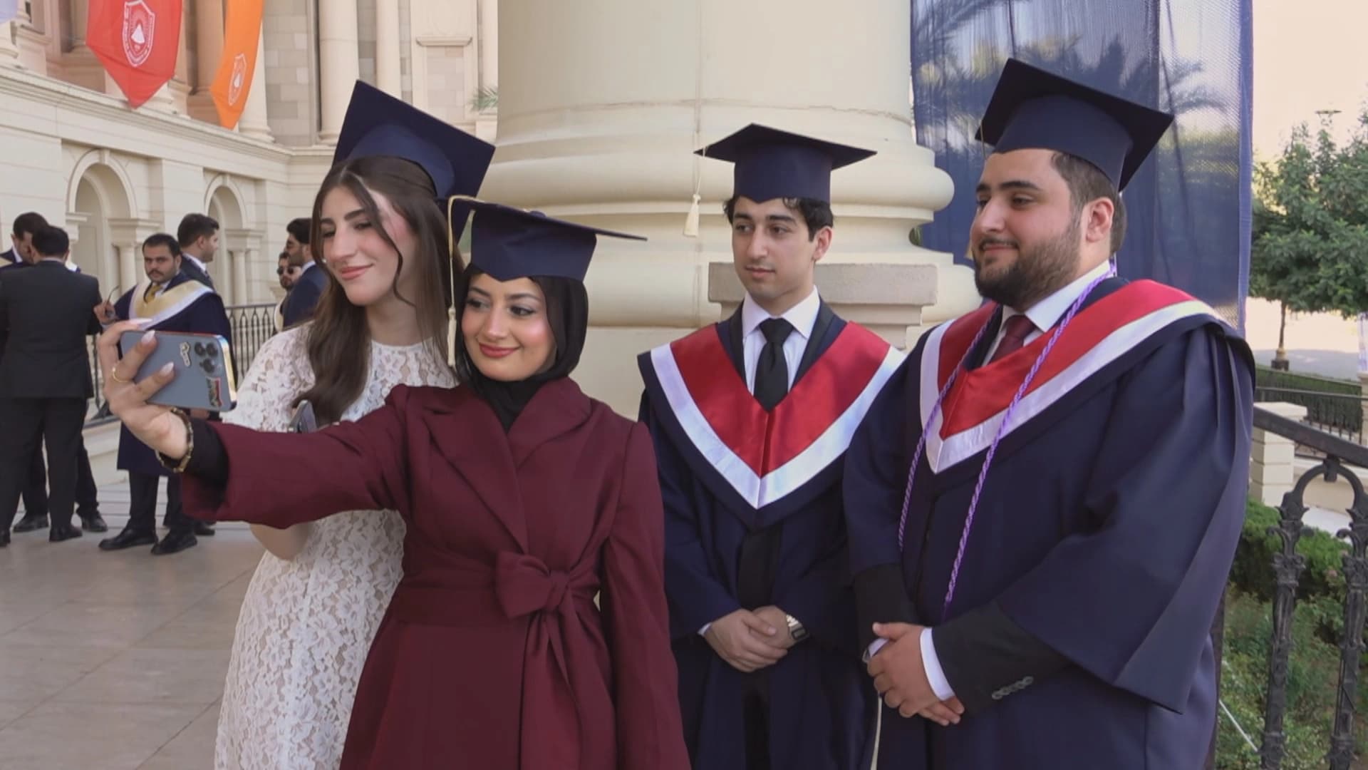 بە ئامادەبوونی سەرۆکی هەرێمی کوردستان، زانکۆی ئەمریکیی کوردستان لە دهۆک ئاهەنگی دەرچوونی بۆ خوێندکارانی رێکخست