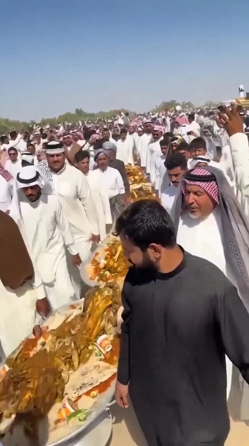 لە ئاهەنگێکدا لە زیقار نزیکەی 2000 سەر مەڕ، وشتر و ئاسک سەربڕدران