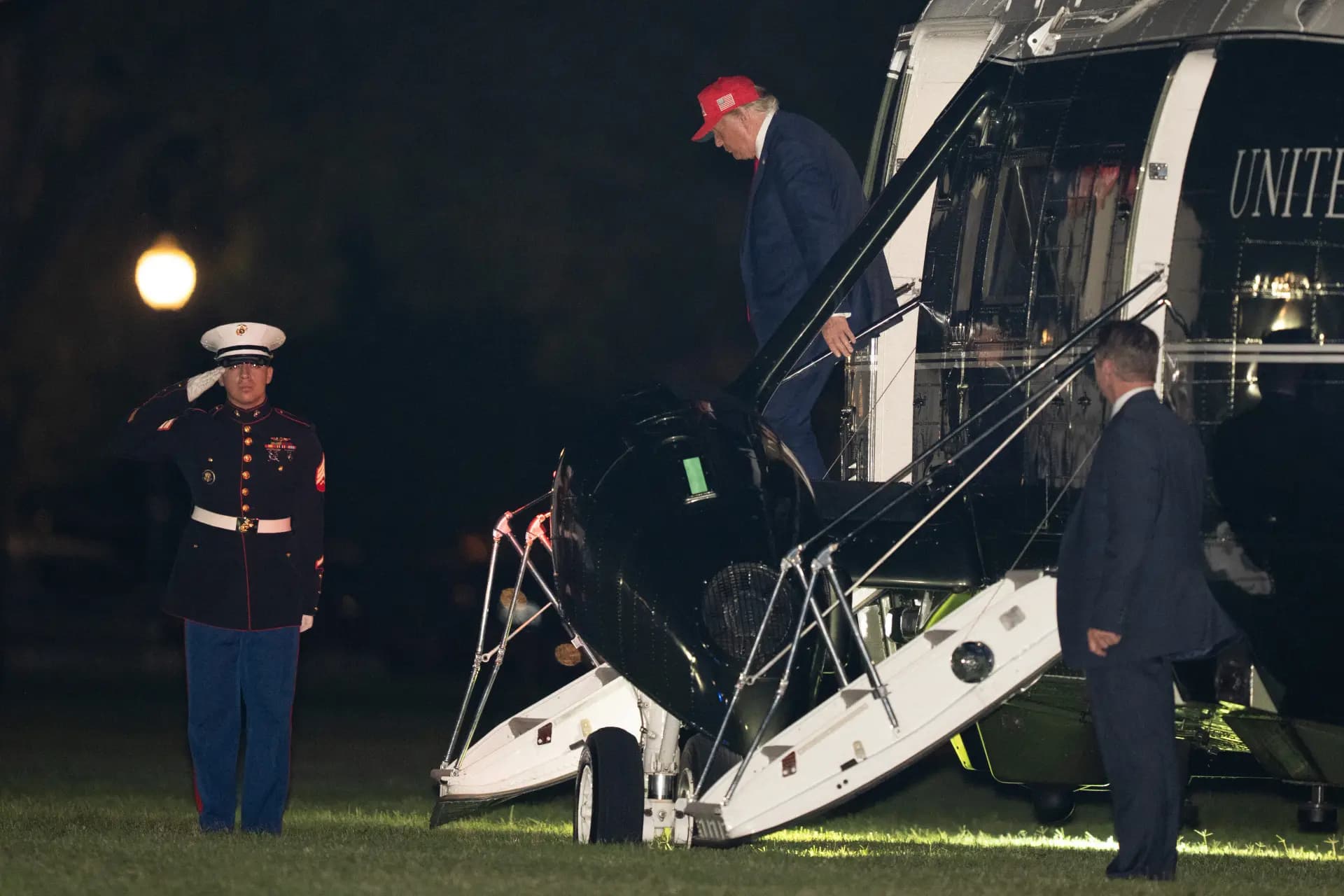 Amerîkayê hişyariya ewlehiyê da: Trump betlaneya xwe nîvco hişt