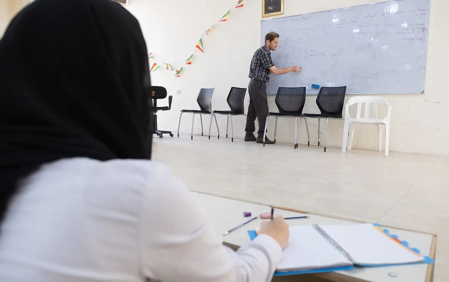 لیژنەی پەروەردە لە پەرلەمانی عێراق داوا دەکات مامۆستایانی گرێبەستی هەرێمی کوردستان بکرێنە هەمیشەیی