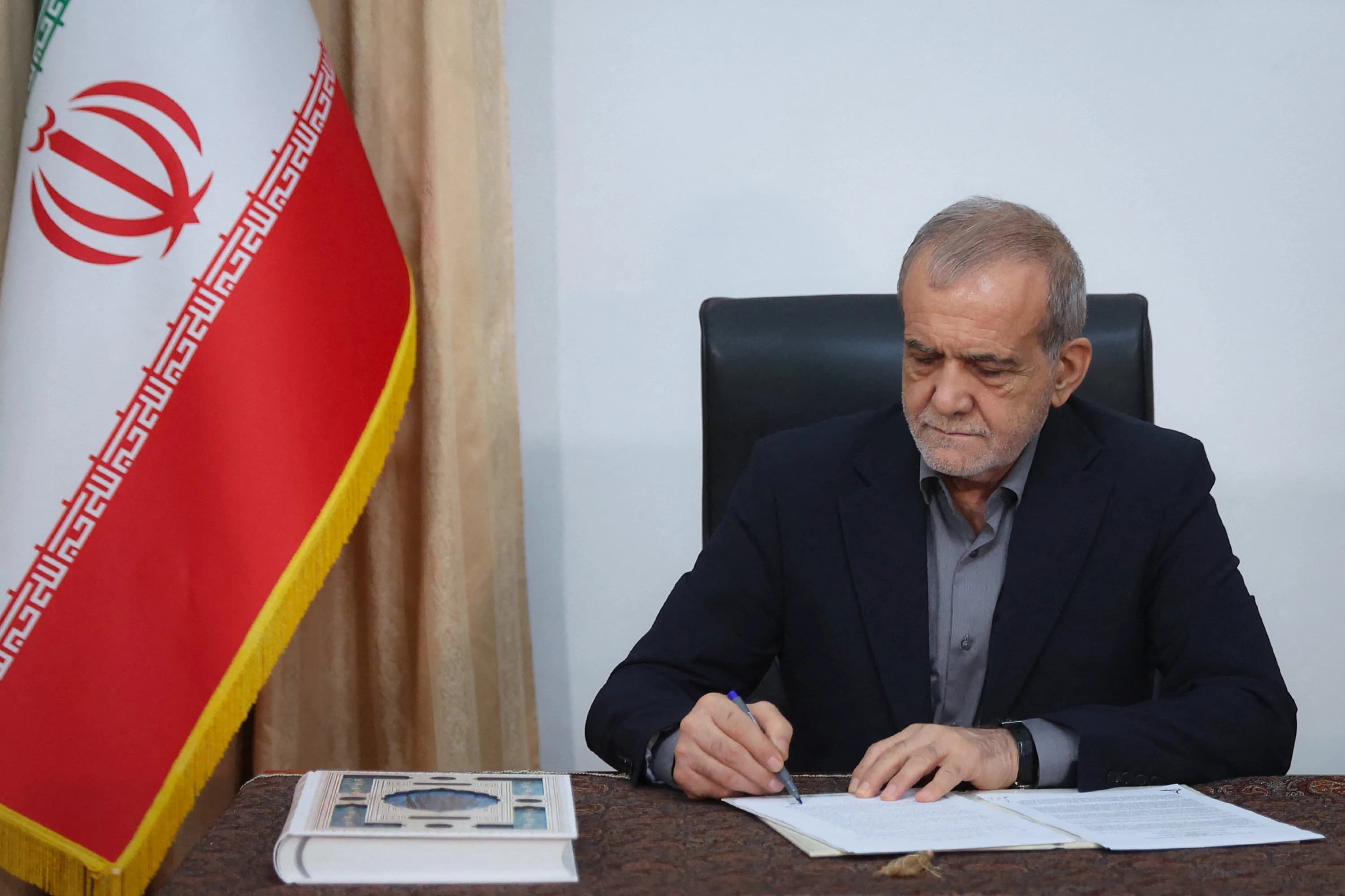 داوا لە مەسعود پزیشکیان دەکرێ(ئەکادیمیای مێژوو، زمان و ئەدەبی کوردی) دابمەزرێنێت