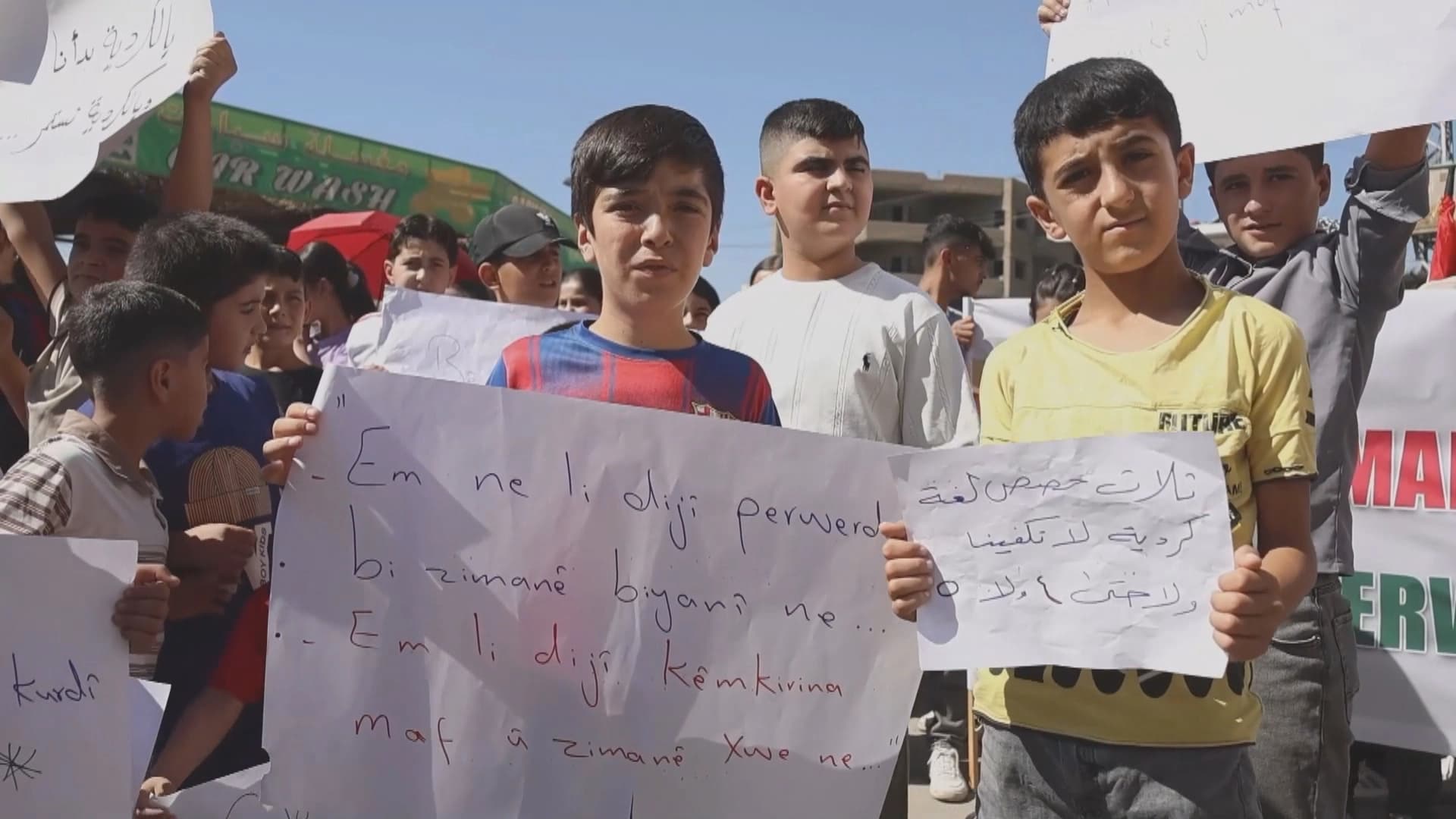 Li Qamişloyê li dijî sînordarkirina Kurdî çalakiyeke mezin tê lidarxistin