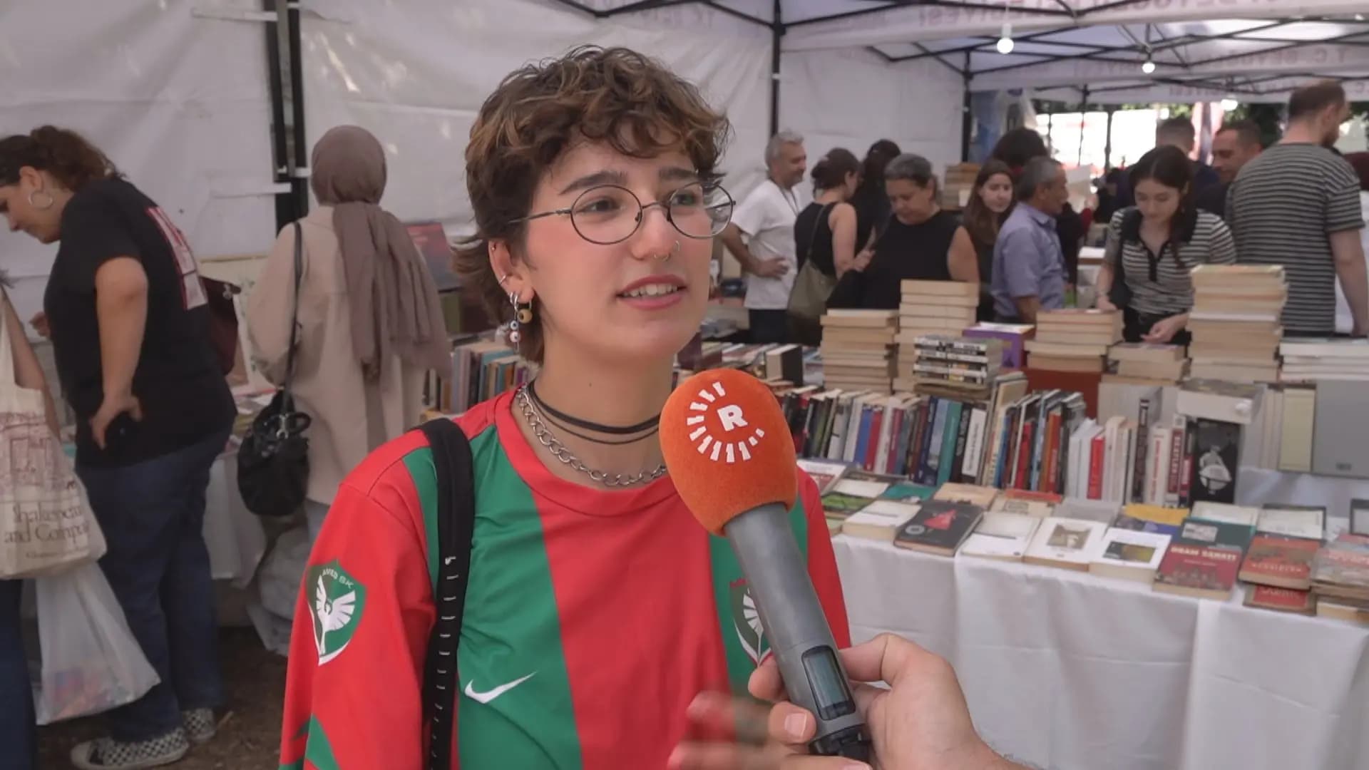 İstanbul'da 15. Beyoğlu Sahaf Festivali başladı: Kitap kurtları ve nostalji meraklıları bir arada