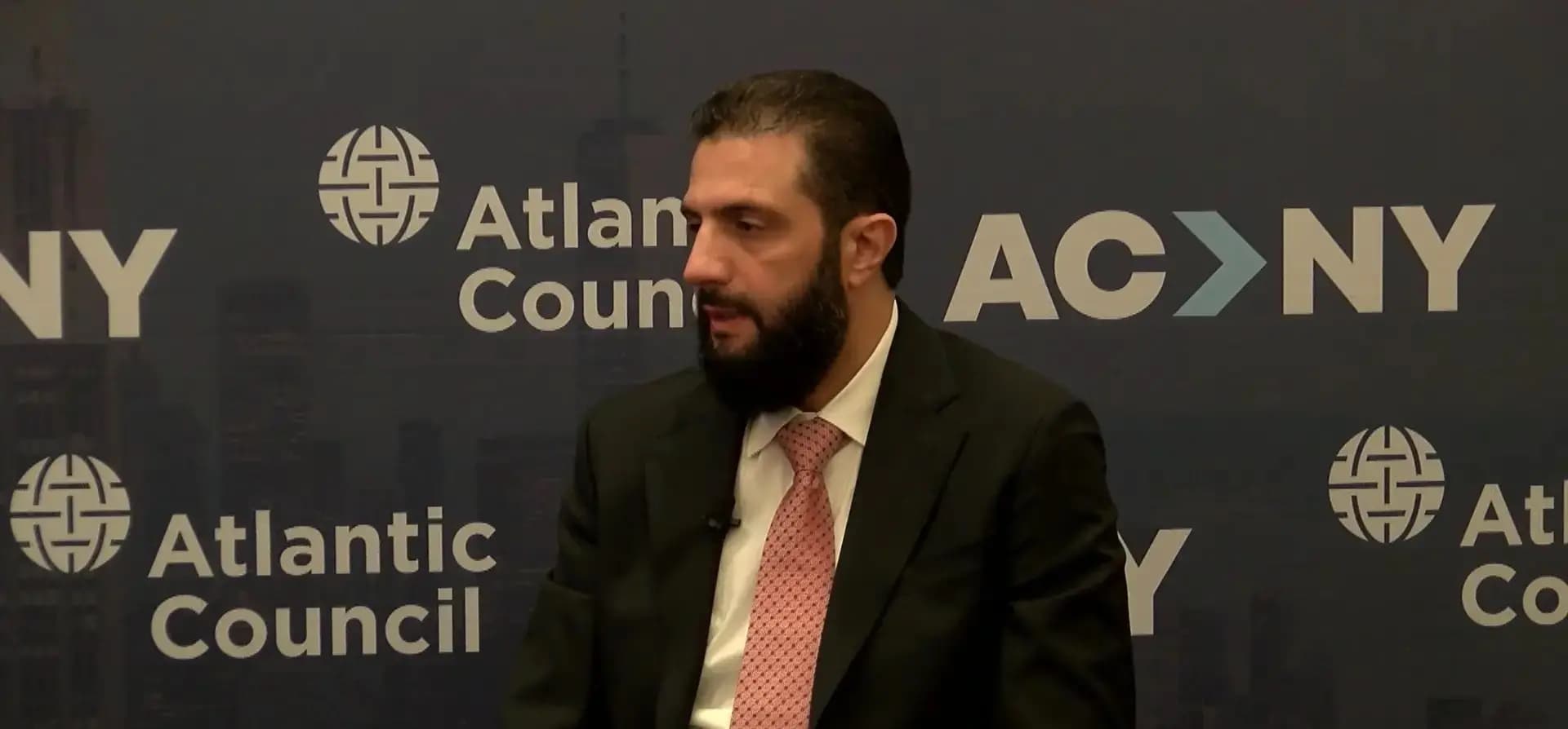 Şara: Yabancı güçlerin Suriye’deki varlığı için yasal çerçeve oluşturulacak