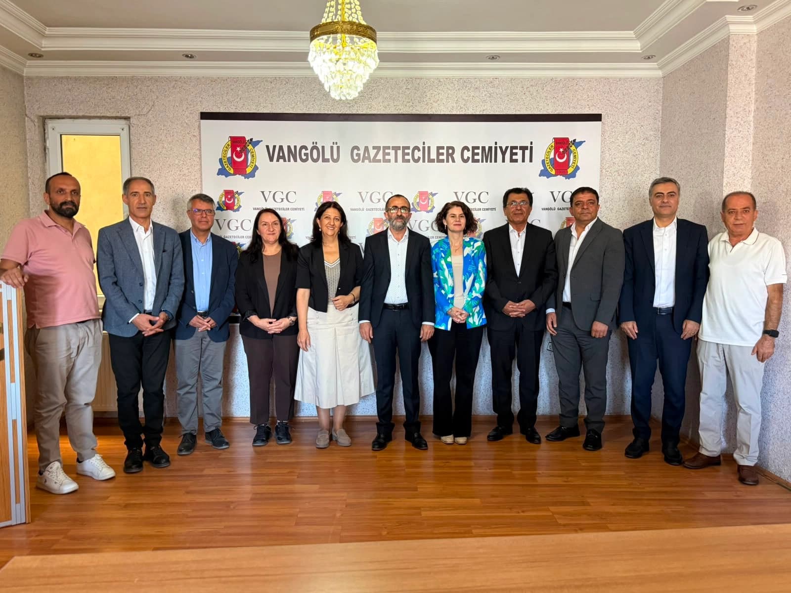 DEM Parti heyetinden Vangölü Gazeteciler Cemiyeti’ne ziyaret
