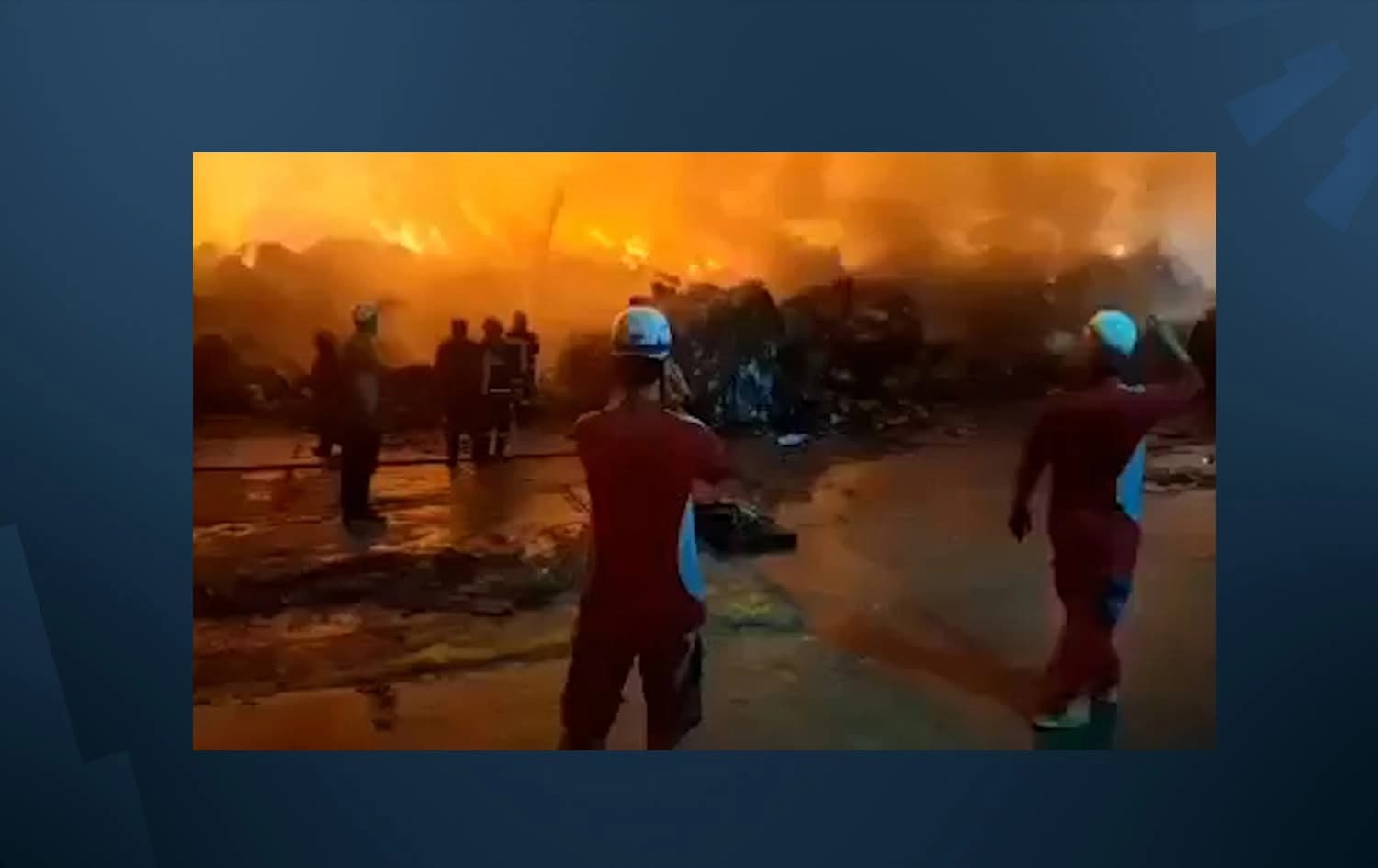 لە کرماشان ئاگر لە کارگەیەکی کارتۆن کەوتەوە