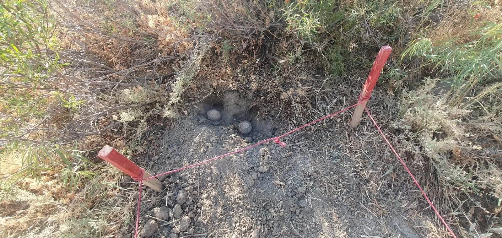 دوو مینی چێندراو کە ئامادەکراون بۆ پووچەڵكردنەوە. وێنە؛ دەزگای مین
