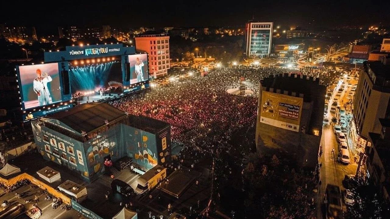 Eski AK Parti’li yöneticiden Diyarbakır’daki festivale tepki: Kürt sanatçılar neden yok?