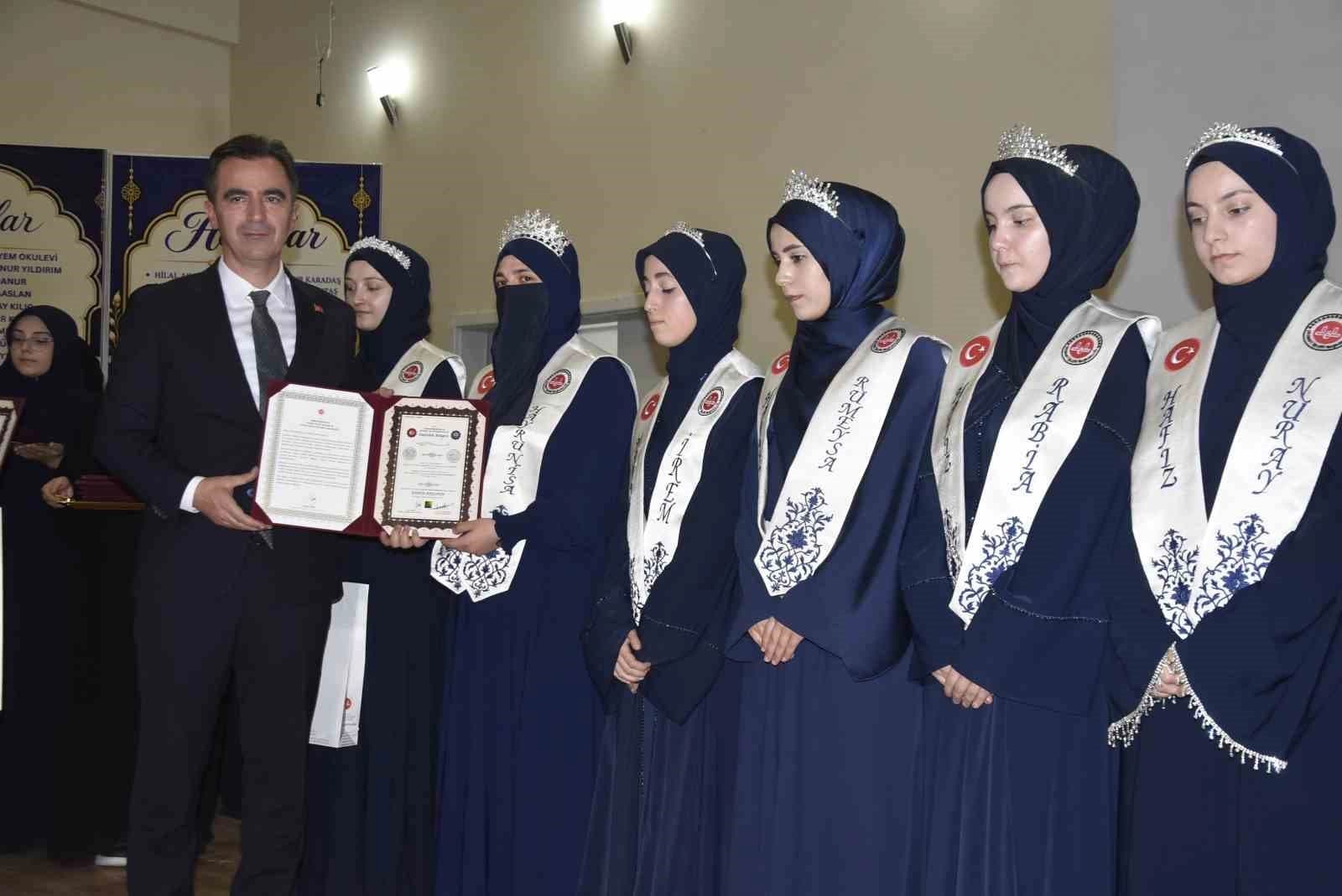 لە بەدلیسی باکووری کوردستان 86 کچ قورئانی پیرۆزیان لەبەر کرد