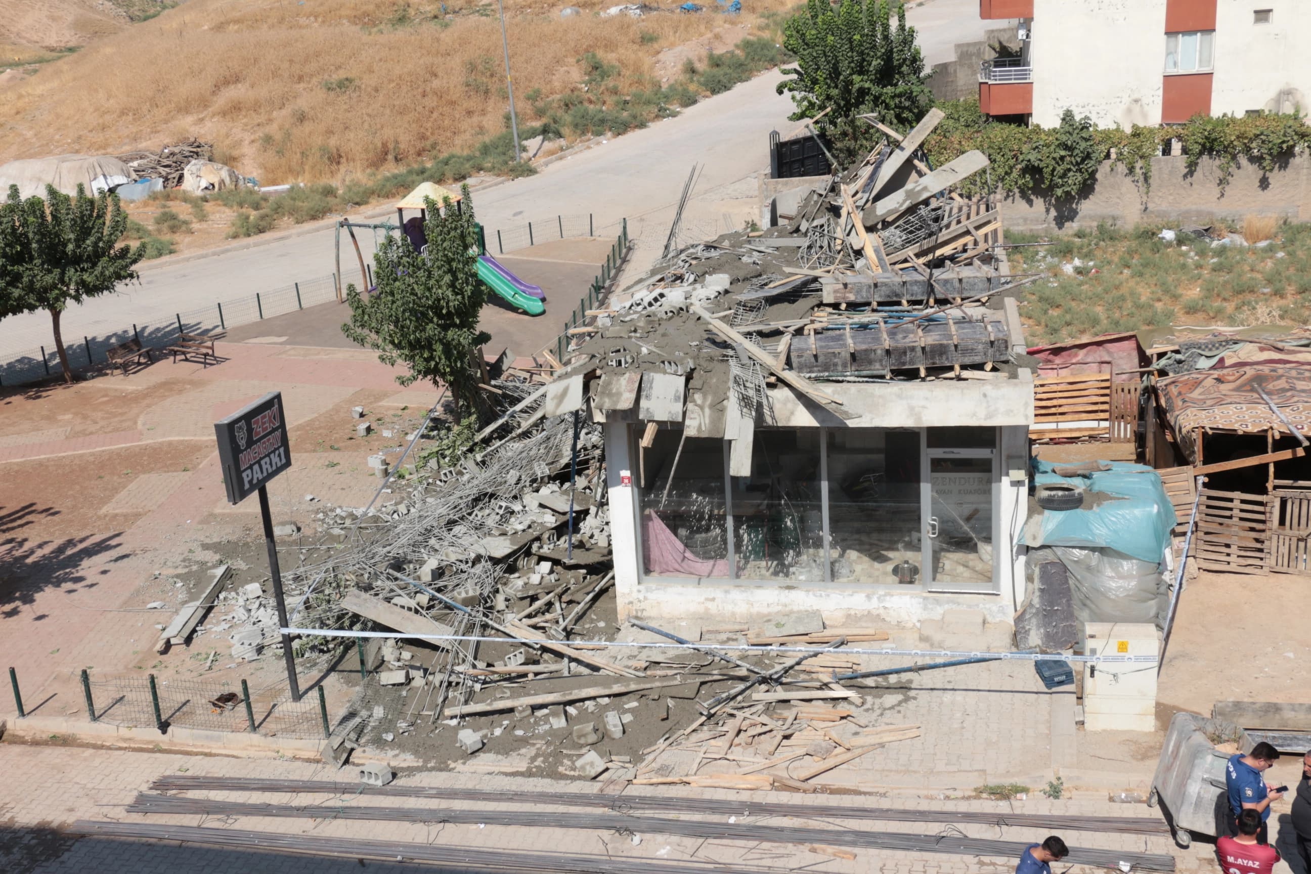 Li Şirnexê qalibê avahiyê hat xwarê û 5 karker birîndar bûn