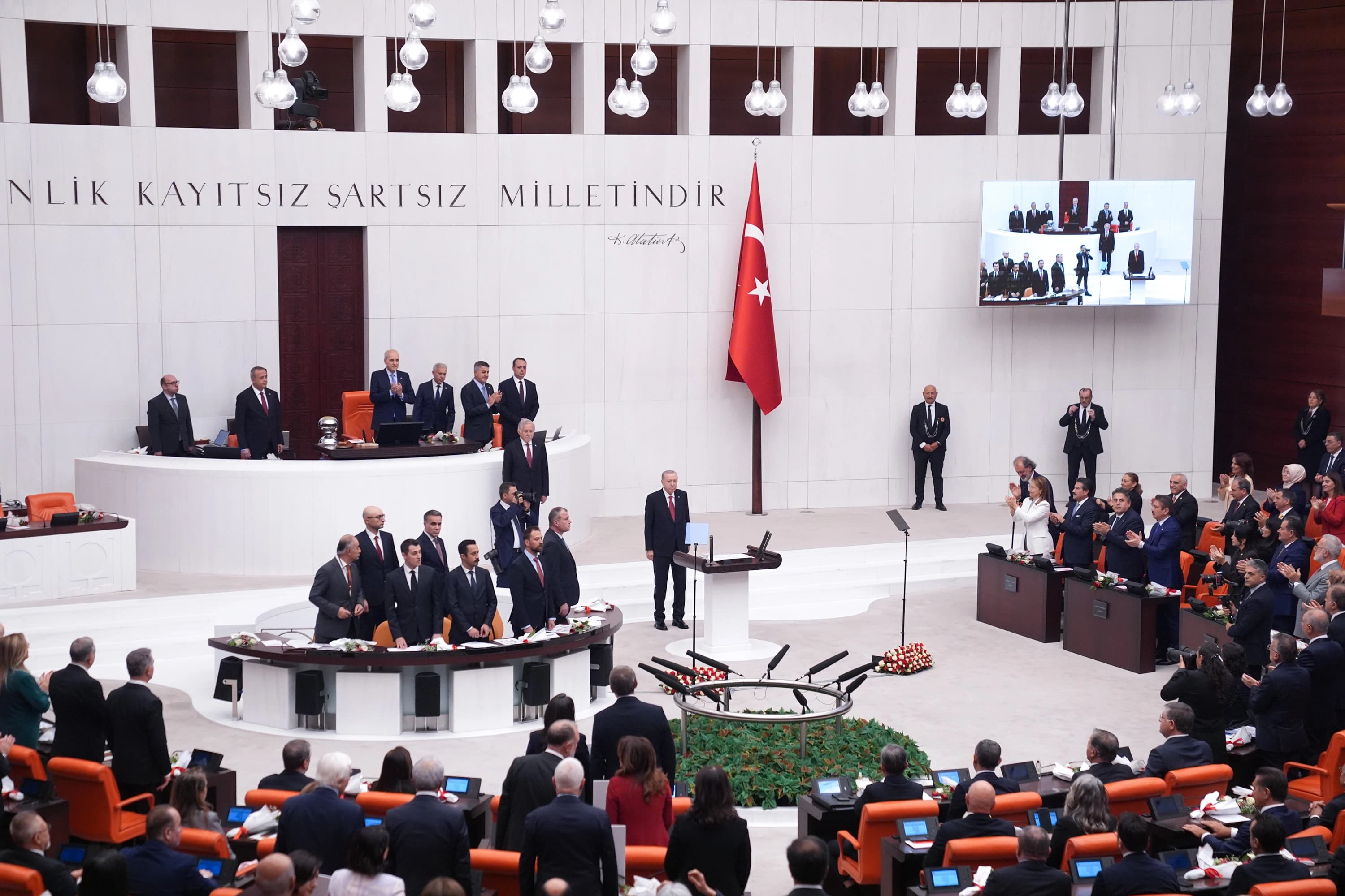 YENİ Parti grubu Meclis’te Erdoğan’ı protesto etti