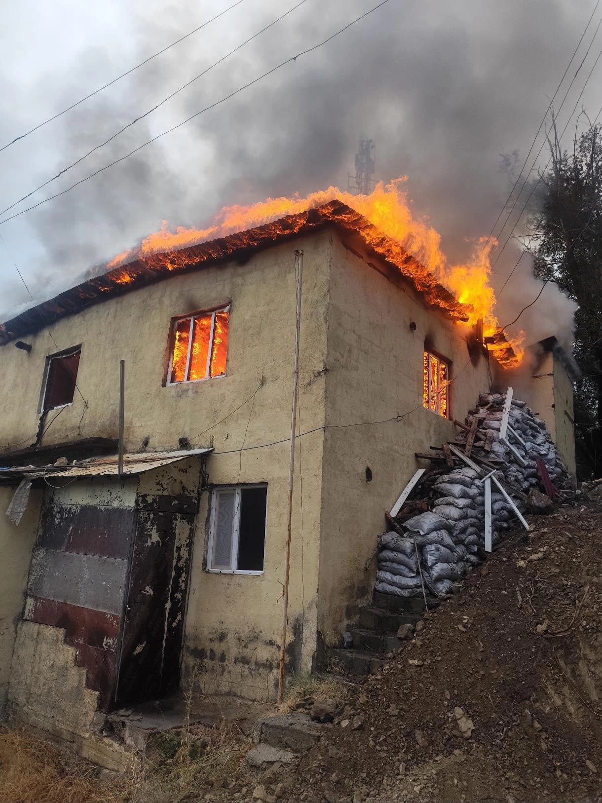 Hakkari'de okul binasında yangın