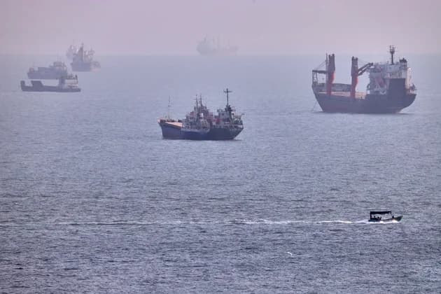 Maritime monitor reports strikes on tanker in Hormuz amid shifts in crude oil exports to pre-war levels