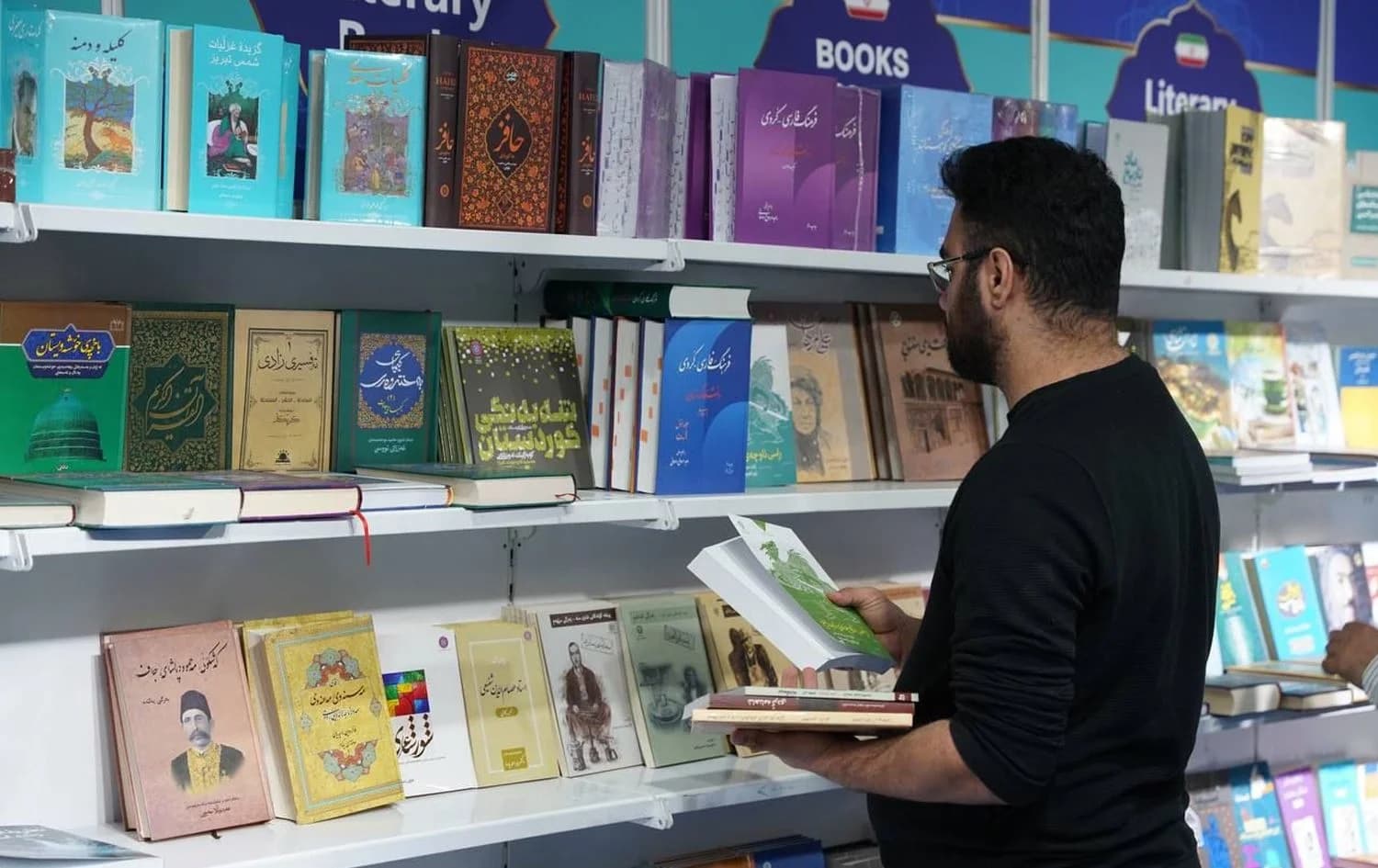 کۆمپانیاکانی پۆستە و گەیاندن: بازگەکانی عێراق رێگە نادەن کتێب ببەینە ناوەڕاست و باشوور