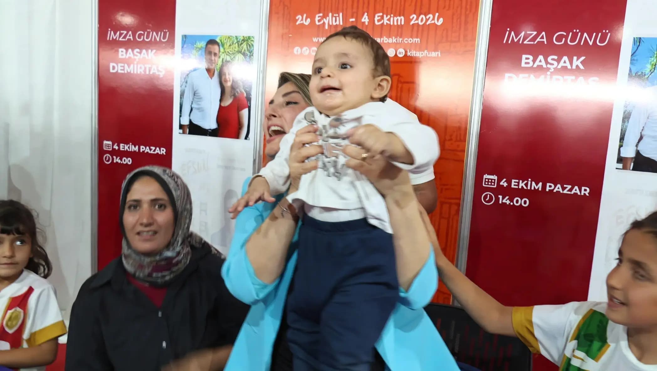 Li Amedê ji bo Başak Demîrtaşê surprîza Selahattîn Demîrtaşê 8 mehî