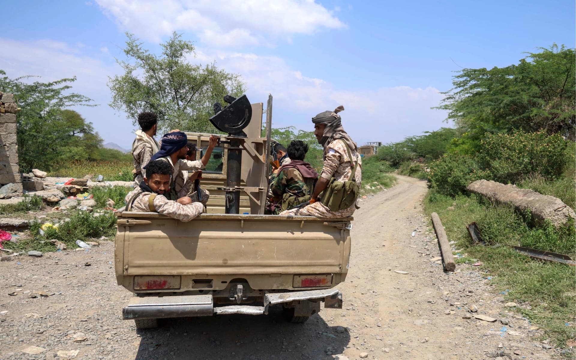 ژمارەیەک سەربازی حکومەتی یەمەن کە لەلایەن سعودیە پشتیوانییان لێ دەکرێت لە 3ـی تشرینی یەکەمی 2026. وێنە: AFP