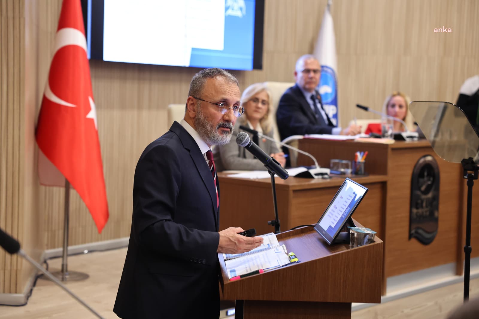 Serokê Şaredariya Eyupsultanê û 12 kesên din hatin girtin
