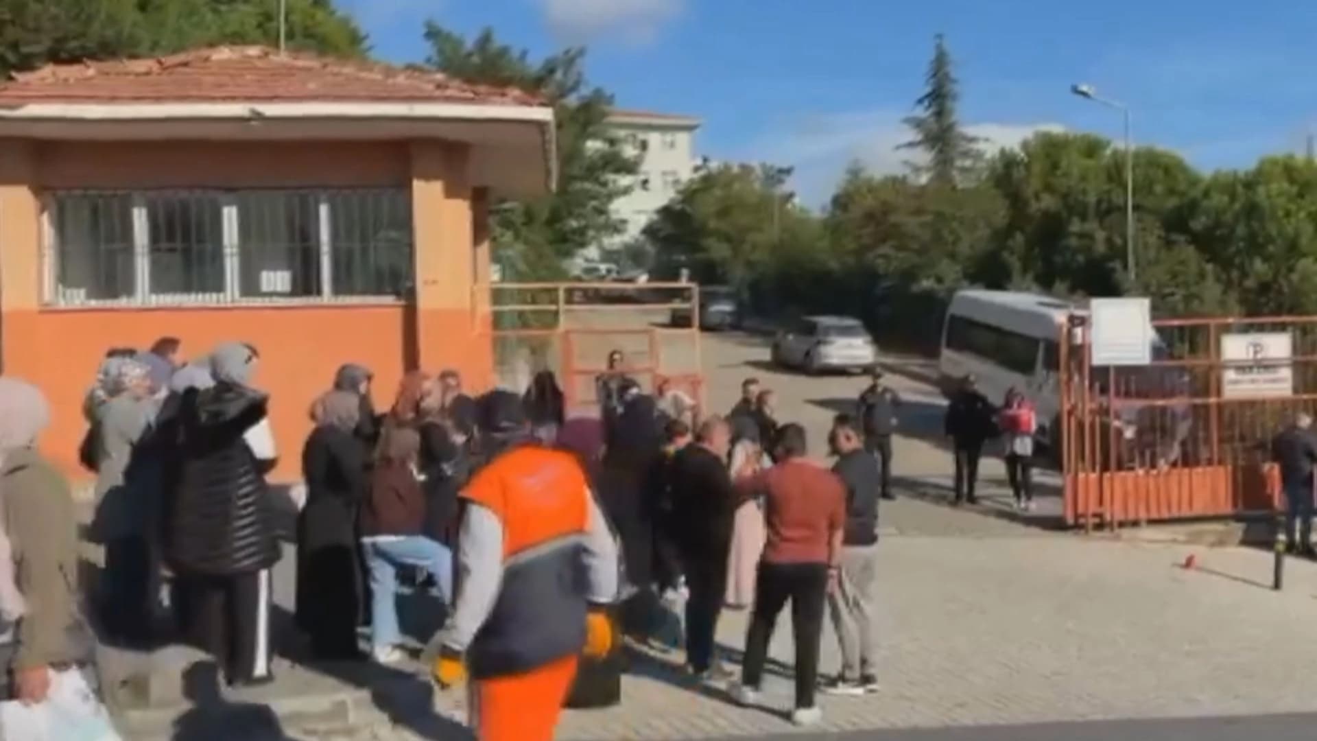 لە ئیستەنبووڵ هێرشکرایە سەر قوتابخانەیەک و قوتابییەک گیانی لەدەستدا