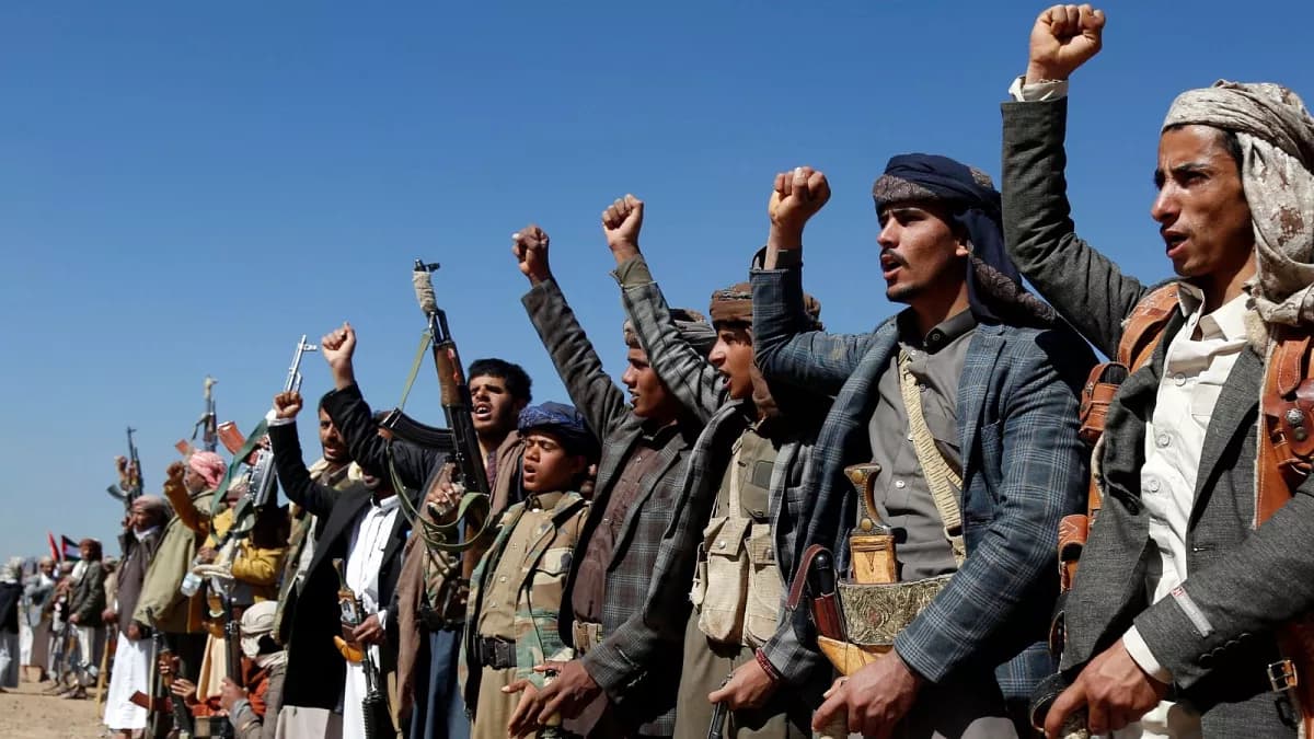 ژمارەیەک چەکداری حووسیەکانی یەمەن. AP