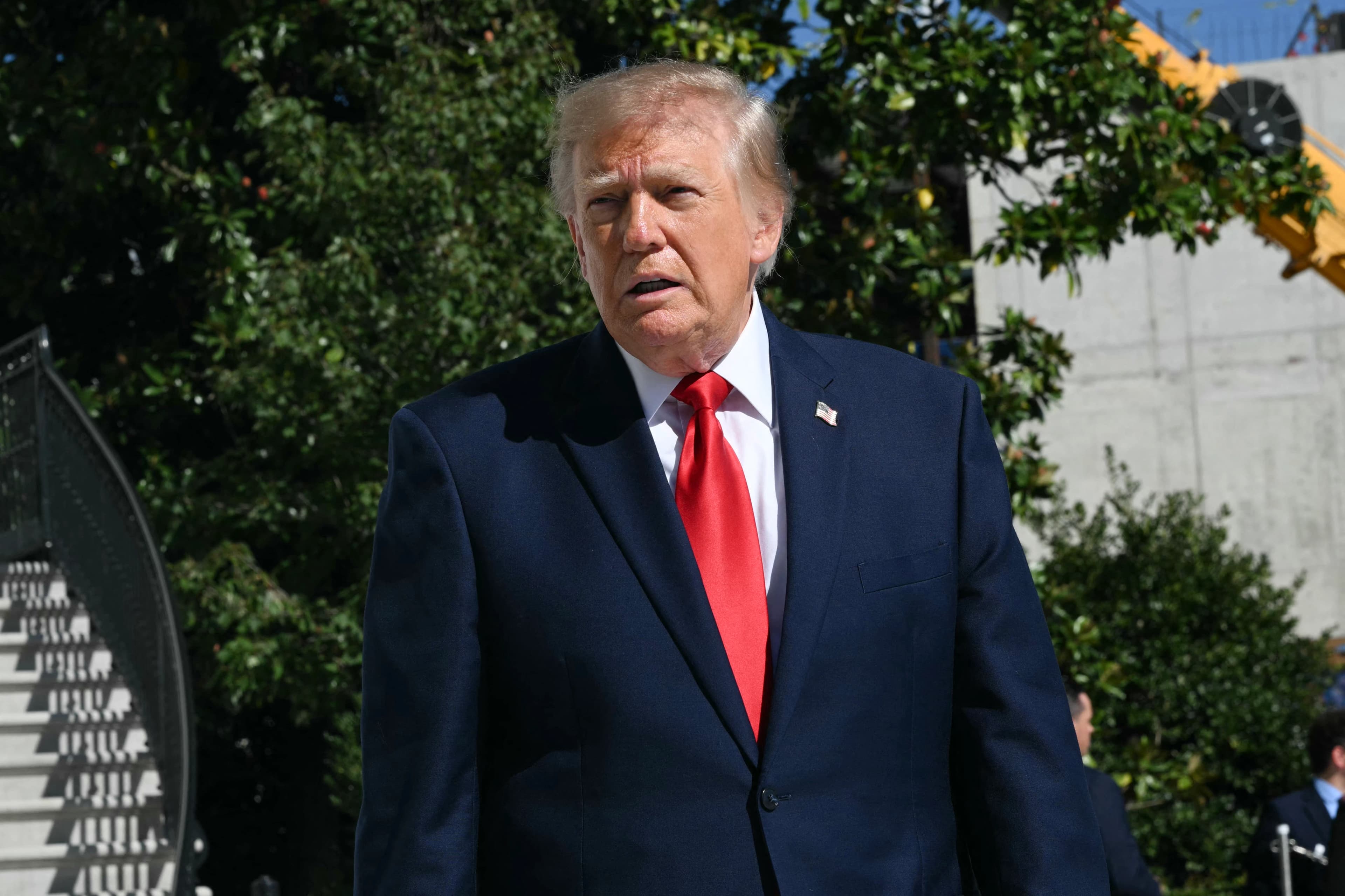 Trump li ser çarenivîsa şer axivî