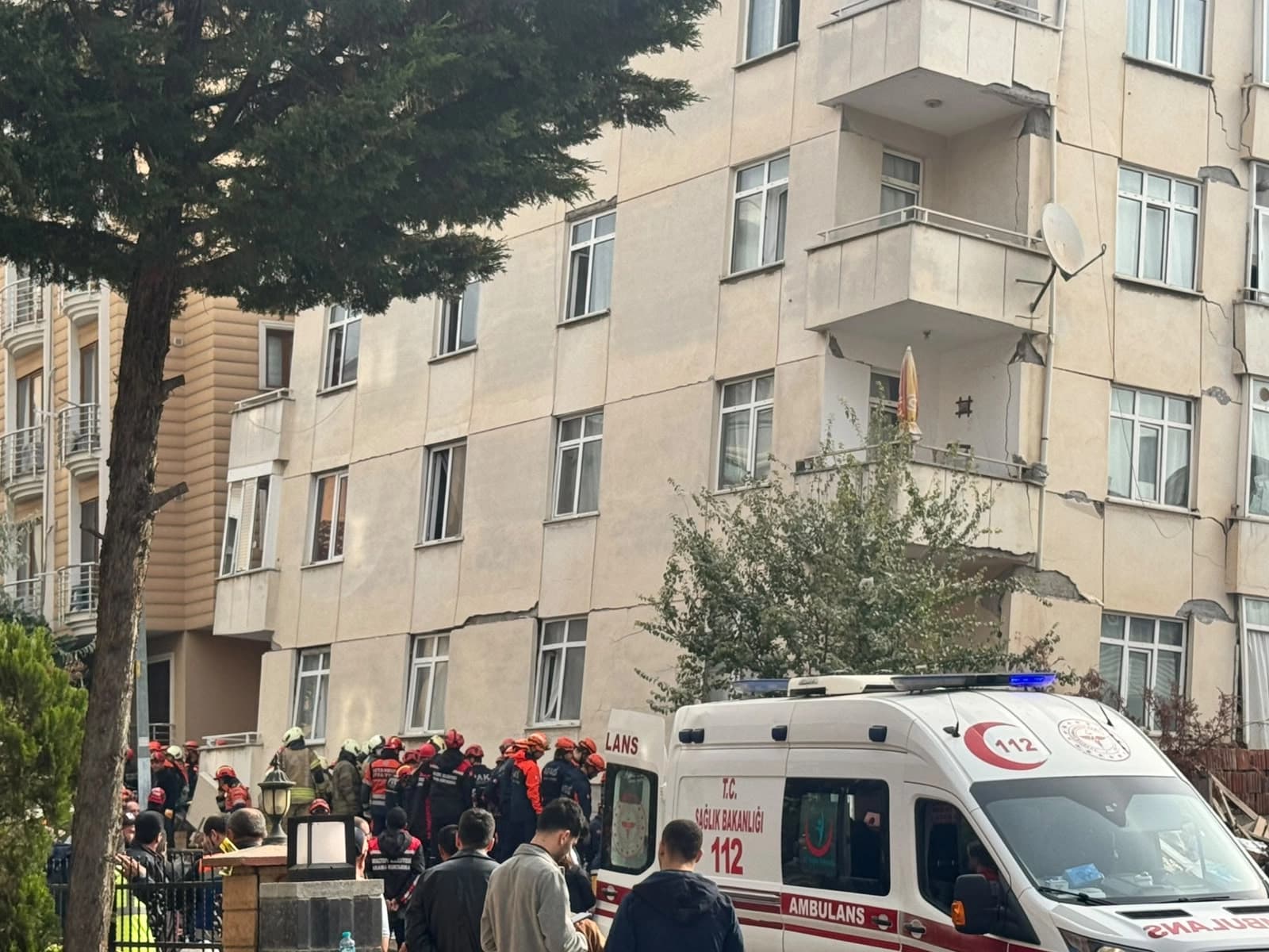 Maltepe’de çöken binada bir kişi hayatını kaybetti