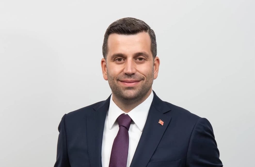 Ataşehir Belediyesi de AK Parti’ye geçti