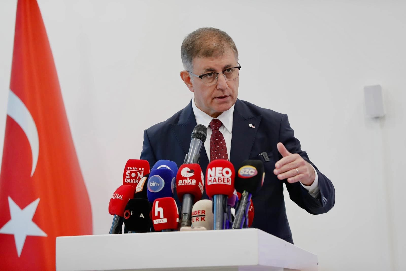 Cemil Tugay'dan Özgür Özel'in 'sütü bozuk' sözlerine yanıt: Kötü söz sahibine aittir