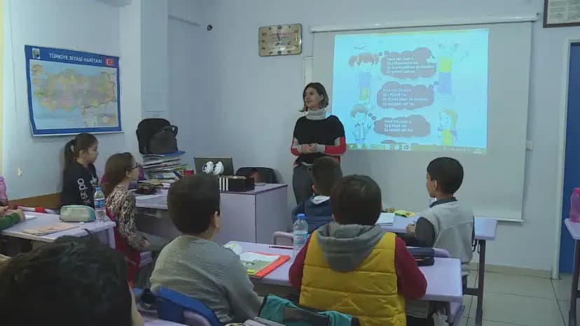 بۆ یەکەم جار لە مێژوودا.. مامۆستایەکی زمانی کوردی لە ئیستەنبووڵ دەستبەکار بوو