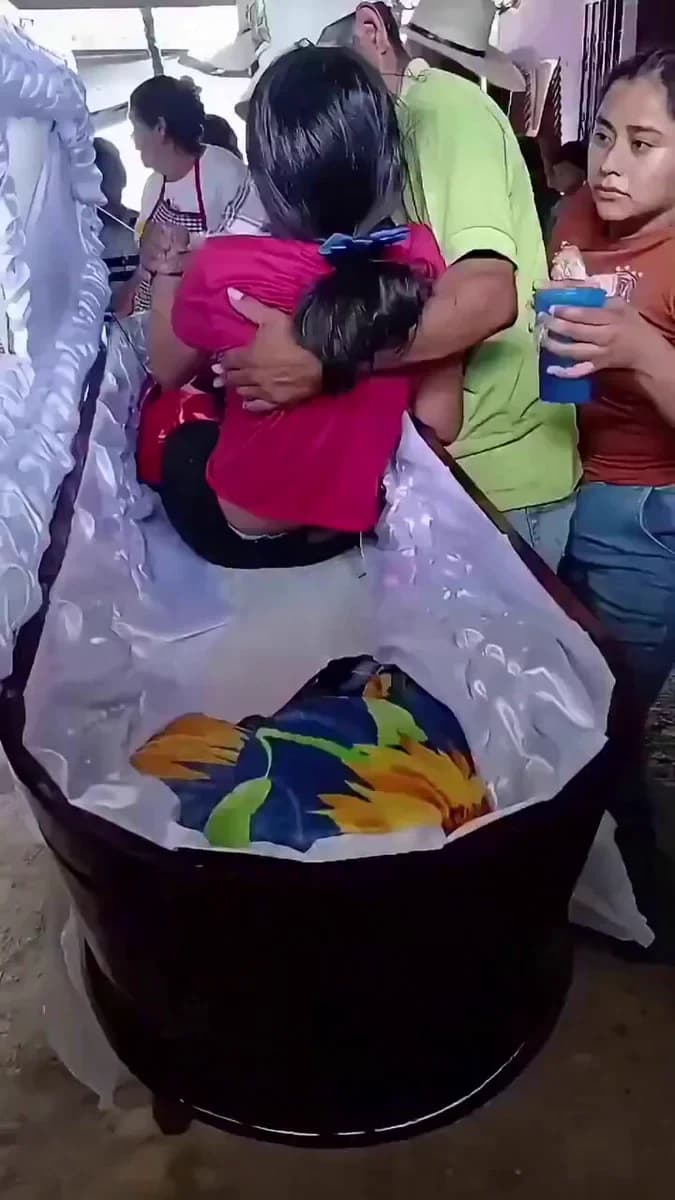 لە گواتیمالا کچێکی 15 ساڵان لەنێو تابووتەکەیدا و لە پرسەکەیدا هۆشی هاتەوە