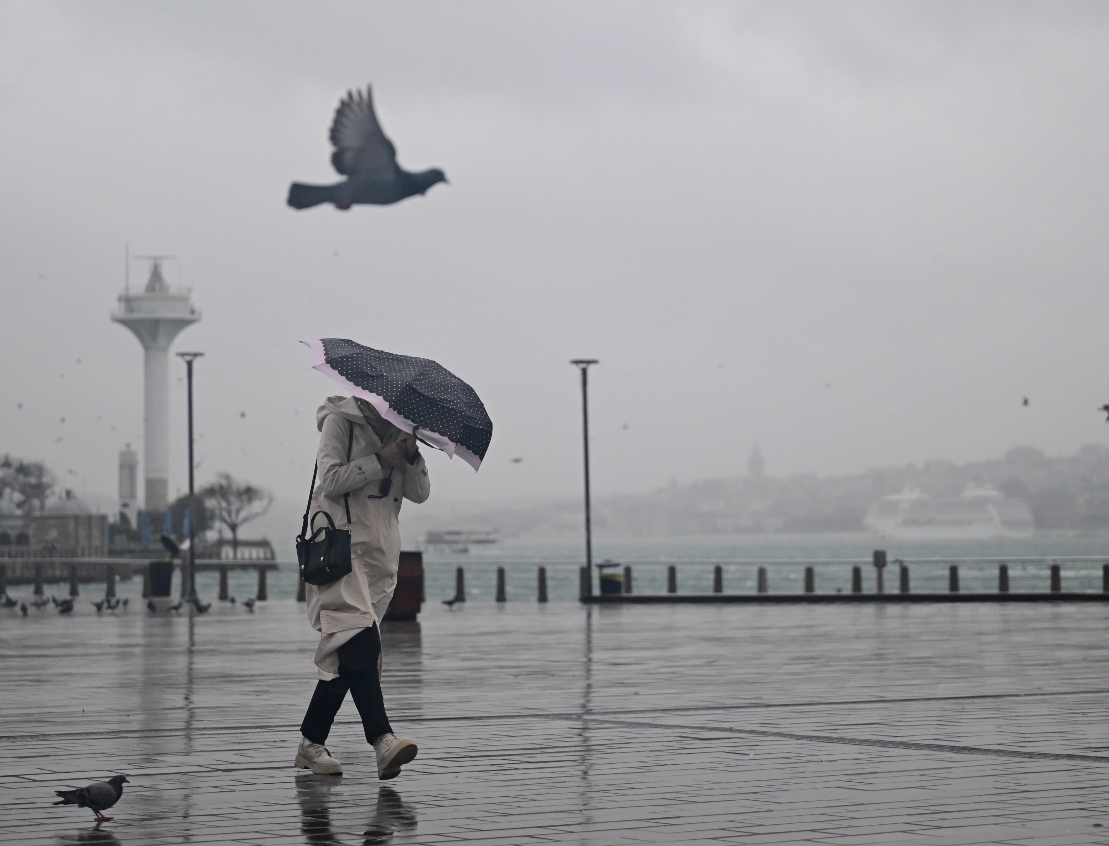 Türkiye genelinde sağanak ve fırtına alarmı: Meteoroloji 48 il için uyarıda bulundu