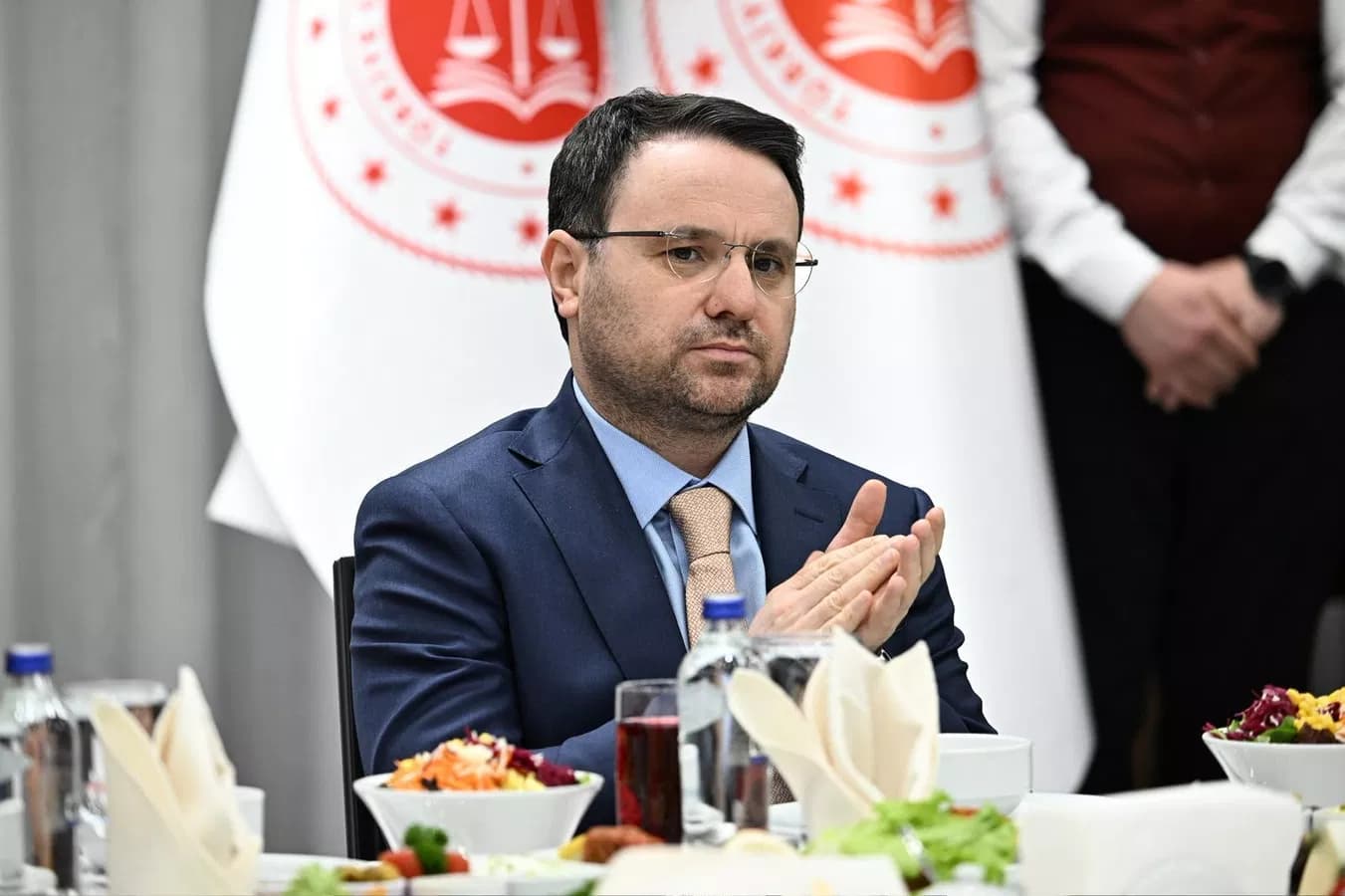 Akın Gürlek duyurdu: 1 milyar dolarlık dolandırıcılık şüphelisi İstanbul’da yakalandı