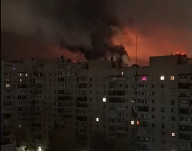 Rusya'da yoğun İHA saldırılarında petrol terminali ve veri merkezi hedef alındı