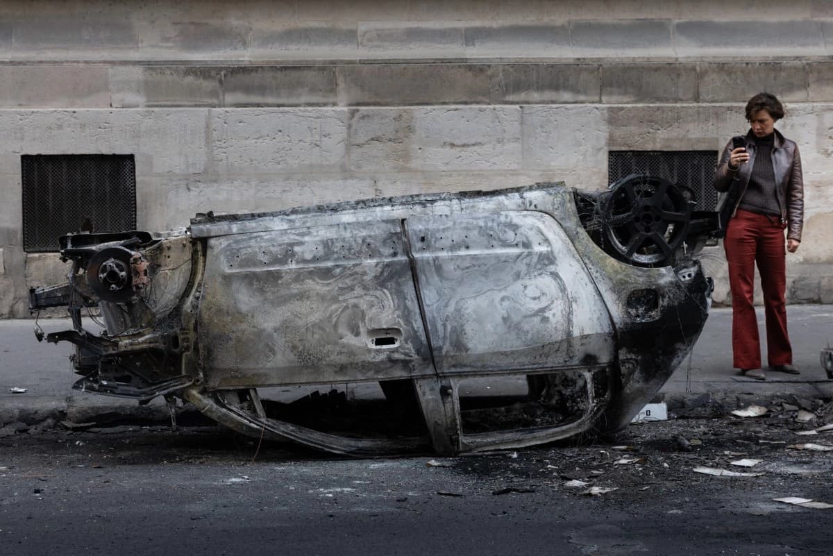 فەرەنسا قەدەخەی هاتووچۆی شەوانە رادەگەیێنێت و خۆی بۆ خۆپێشاندانی زیاتر ئامادە دەکات