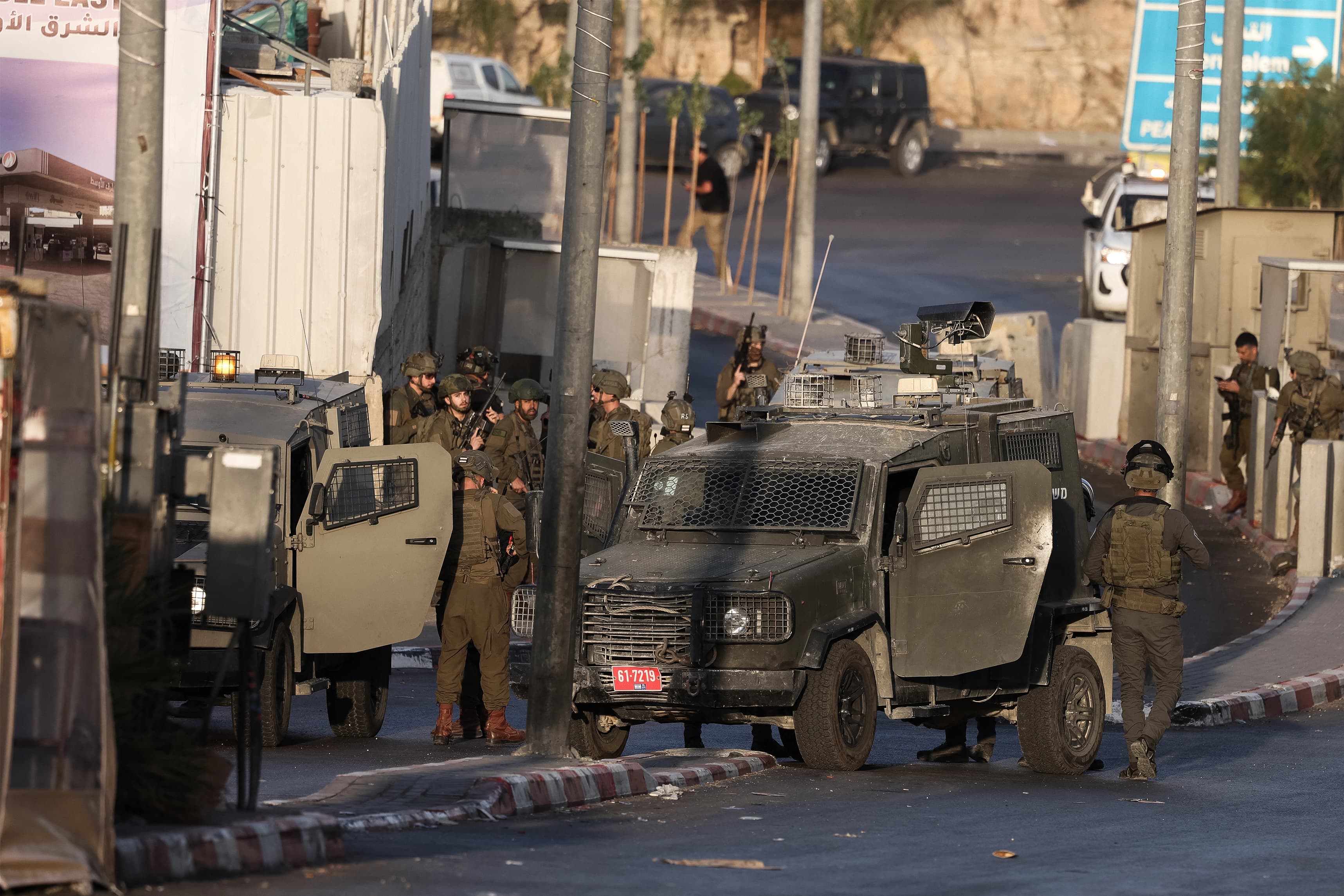 لە هێرشێکی چەکداریدا لە شاری خەلیل شەش ئیسرائیلی بریندار بوون