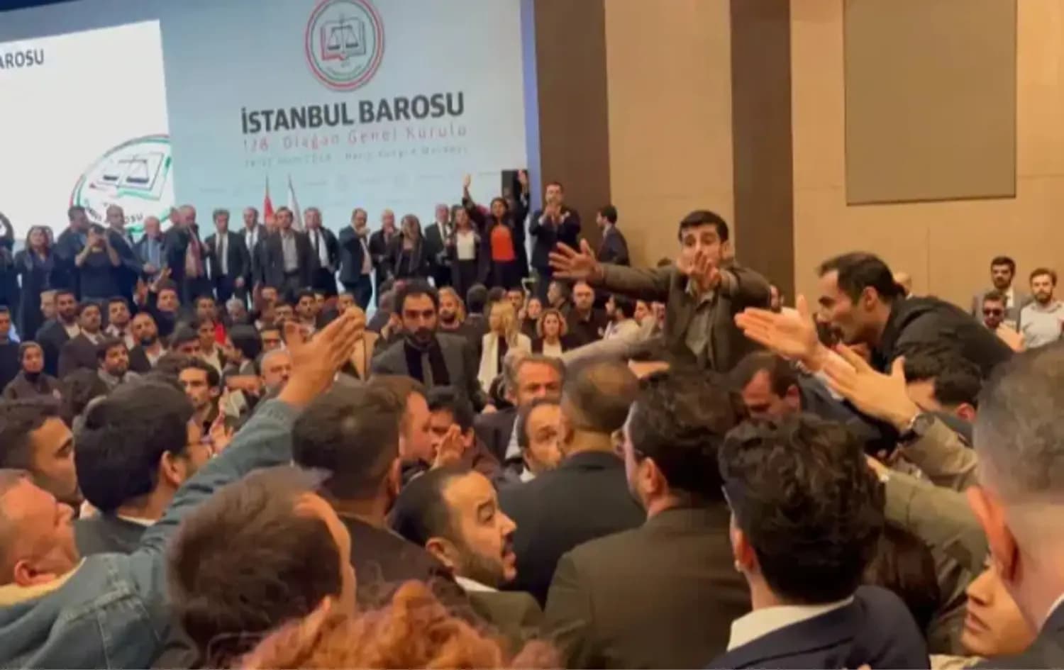 Di civîna Baroya Stenbolê de parêzer pev çûn