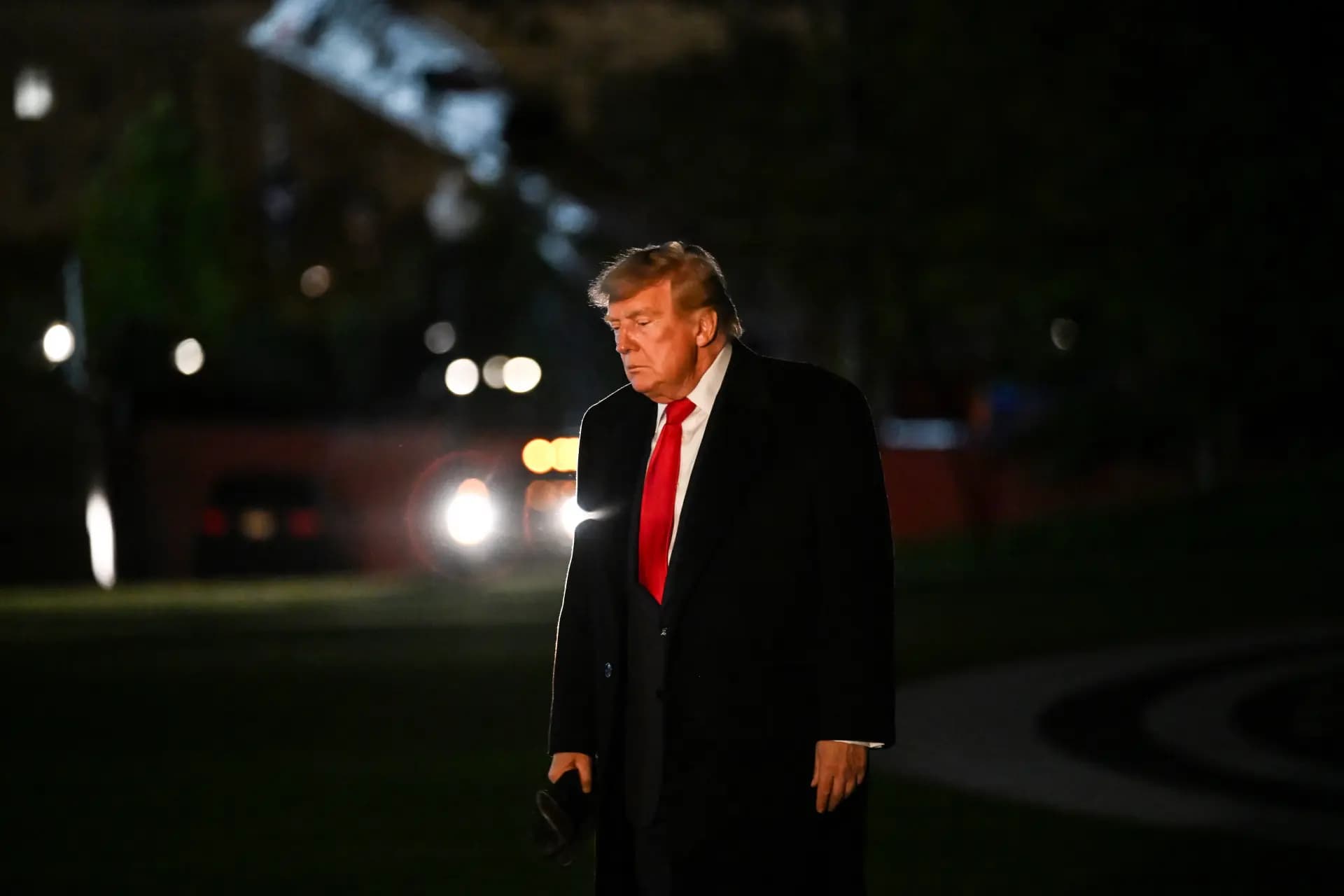 Trump gefên xwe tund kirin: Em peymanekê bikin an wan ji holê rakin?