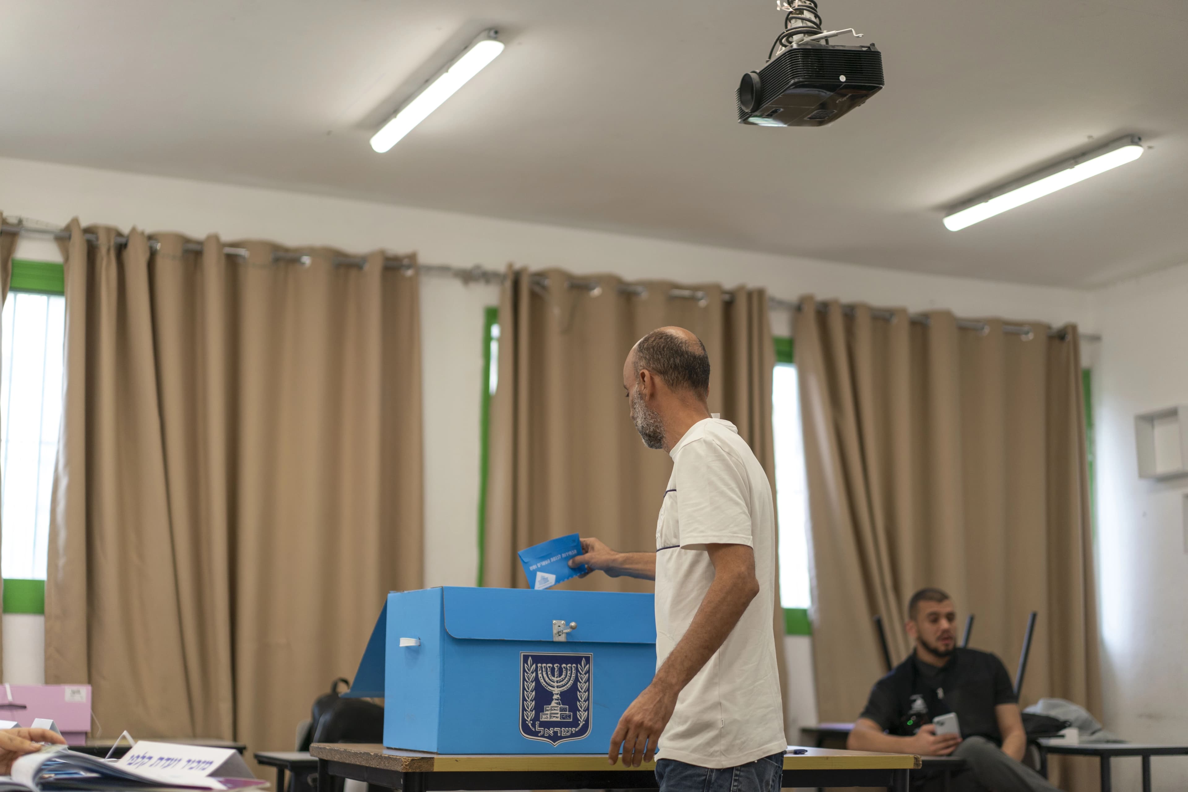 İsrail'de genel seçimlerde oy verme işlemi başladı